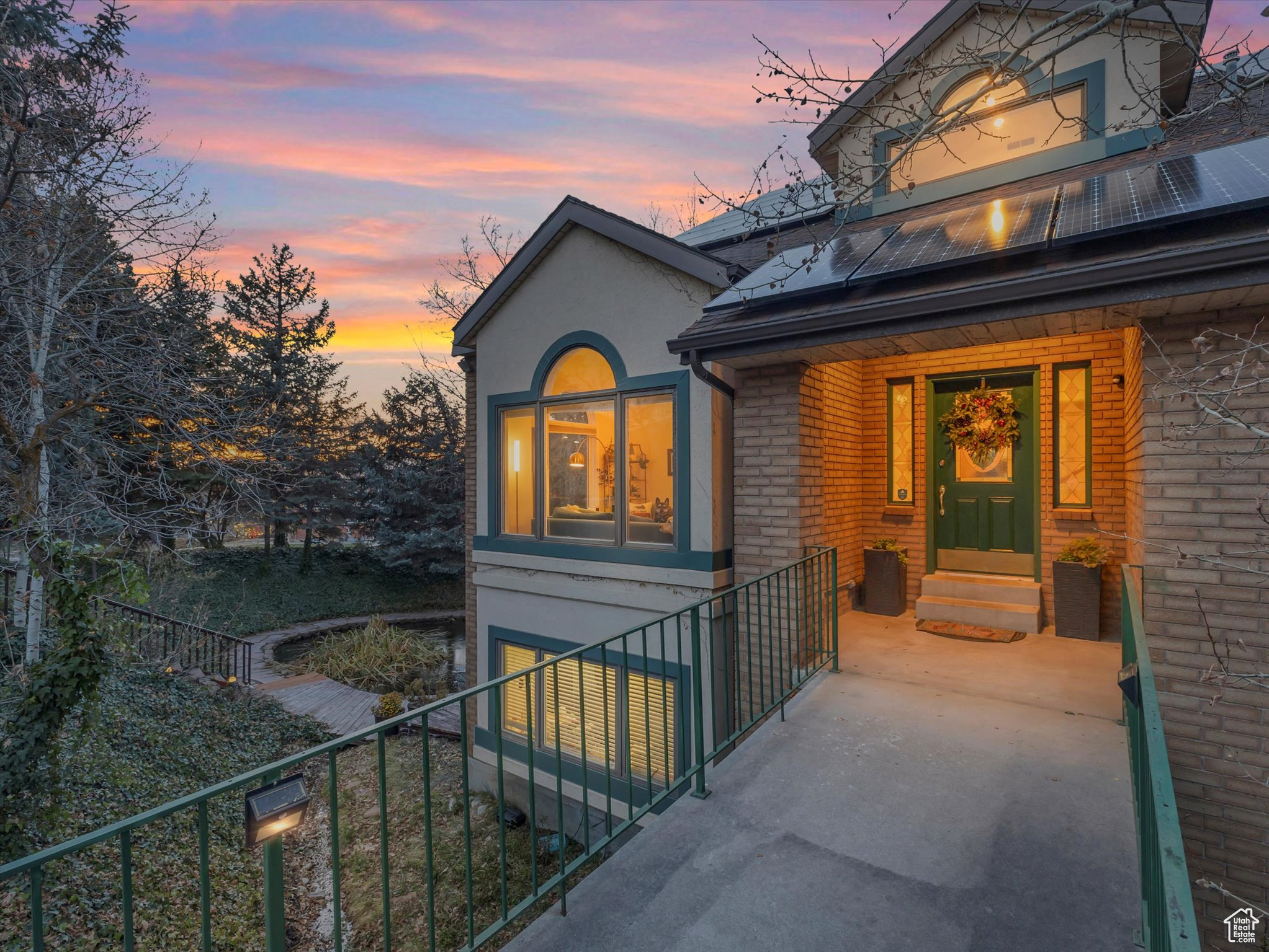 2717 E MORAINE CIR