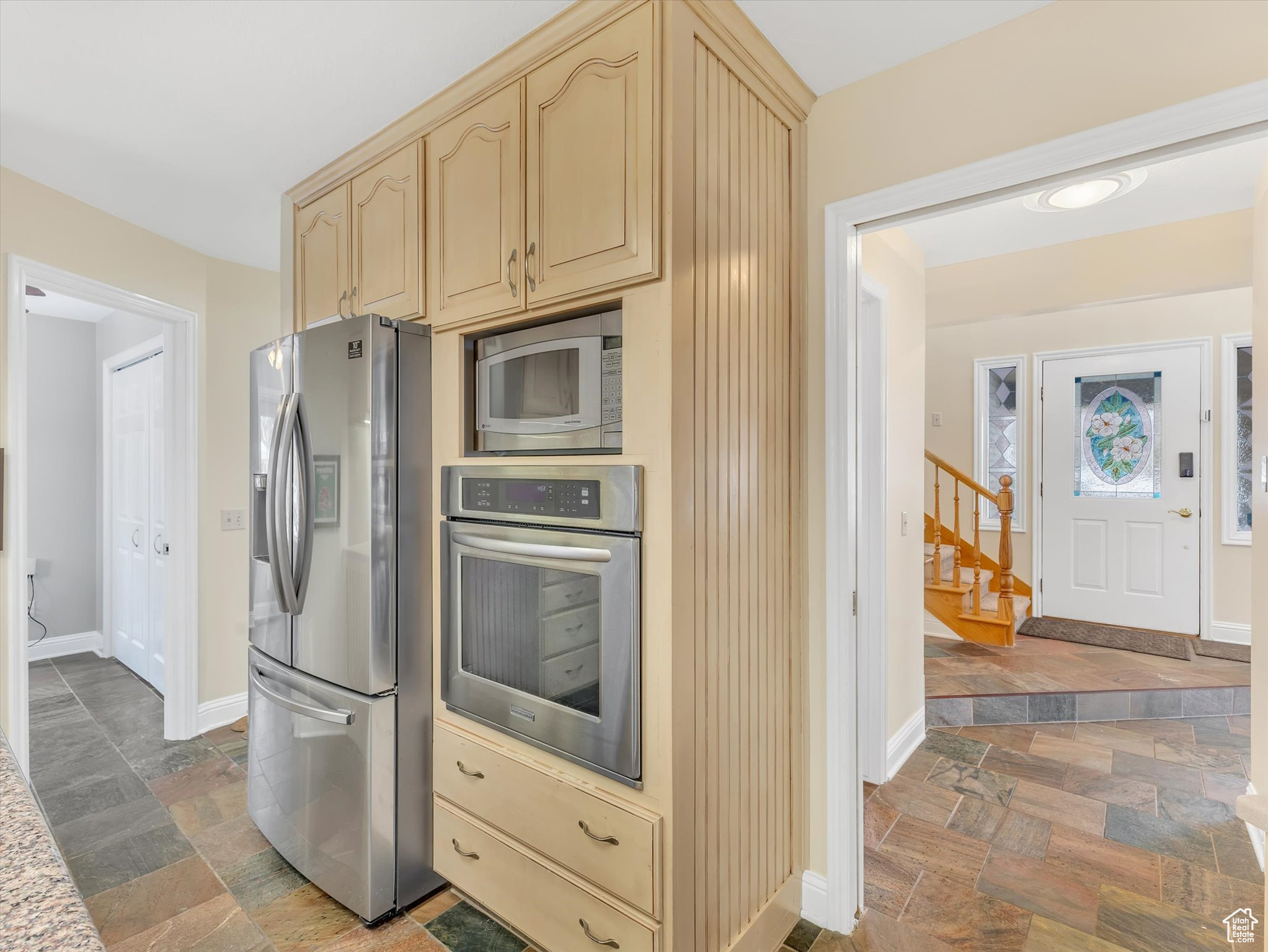 2717 E MORAINE CIR