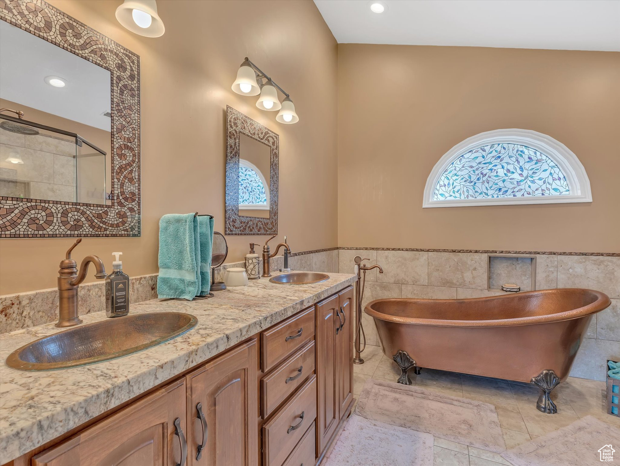 2717 E MORAINE CIR