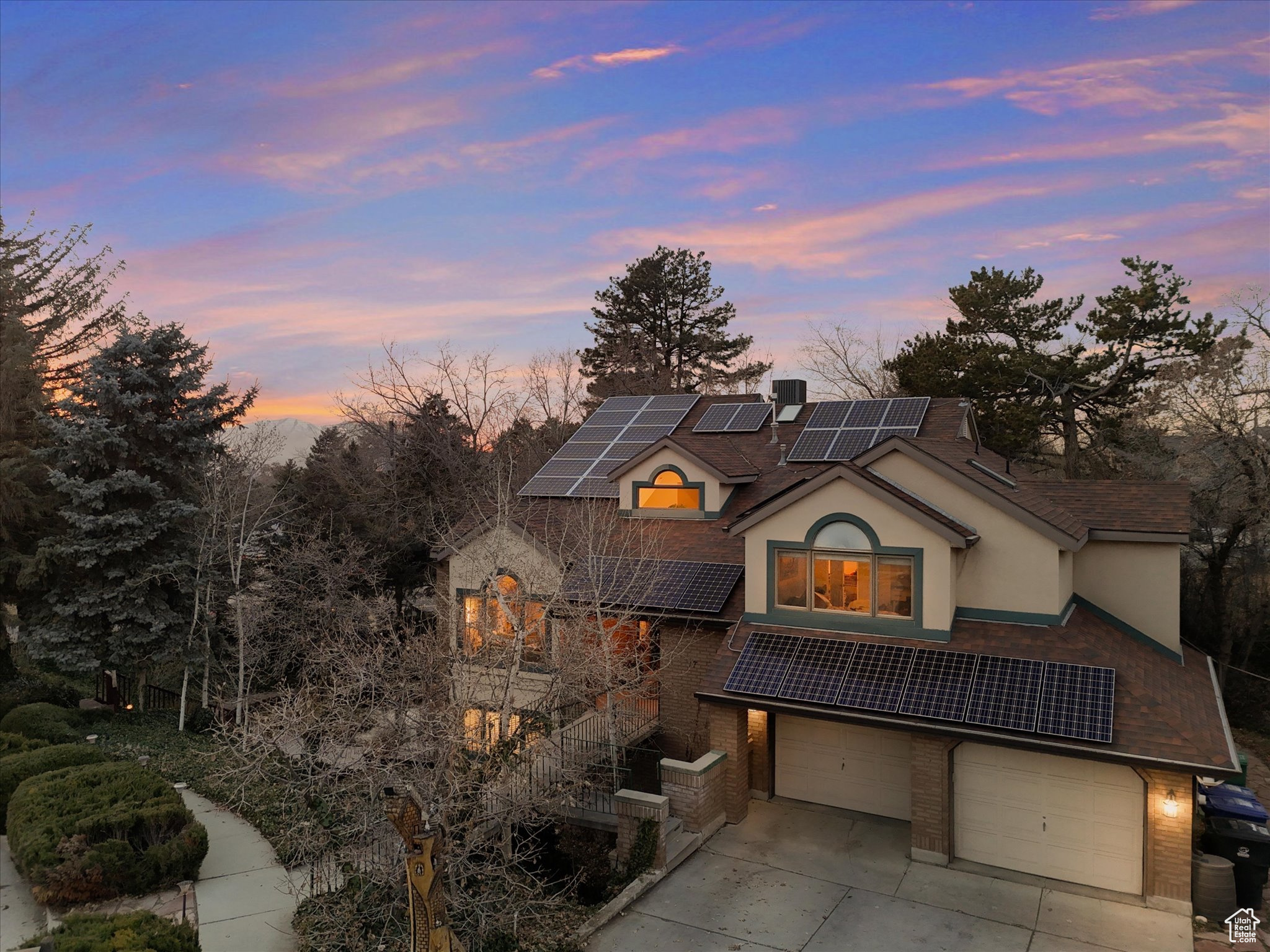 2717 E MORAINE CIR