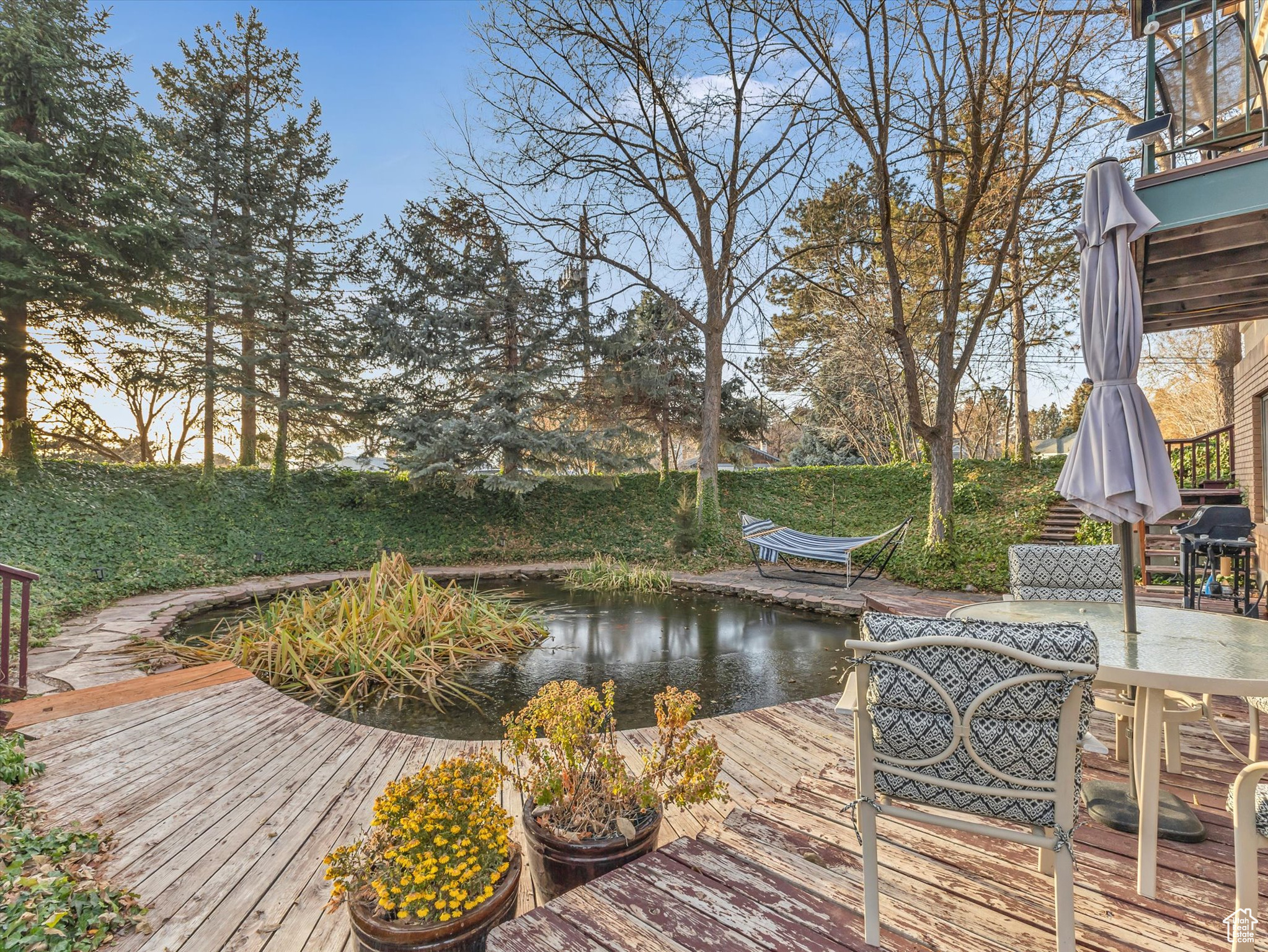 2717 E MORAINE CIR