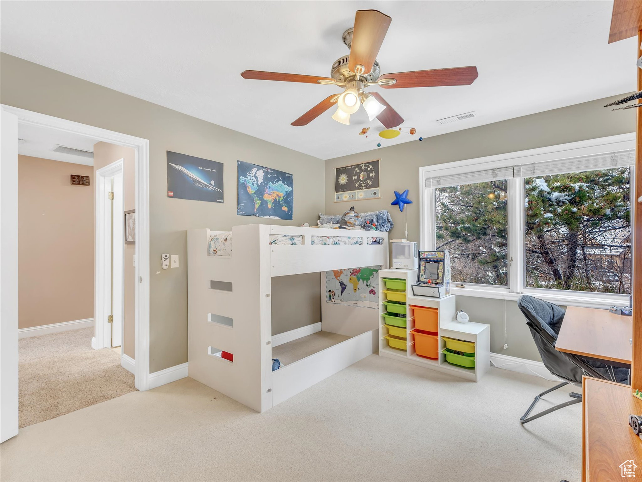 2717 E MORAINE CIR