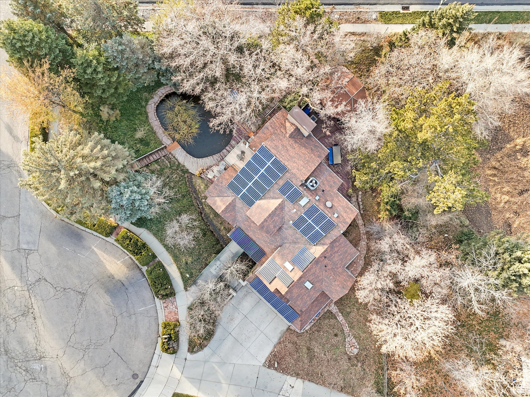2717 E MORAINE CIR