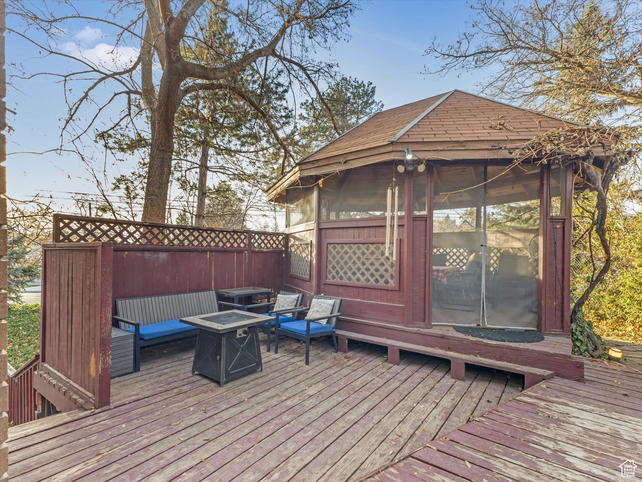 2717 E MORAINE CIR