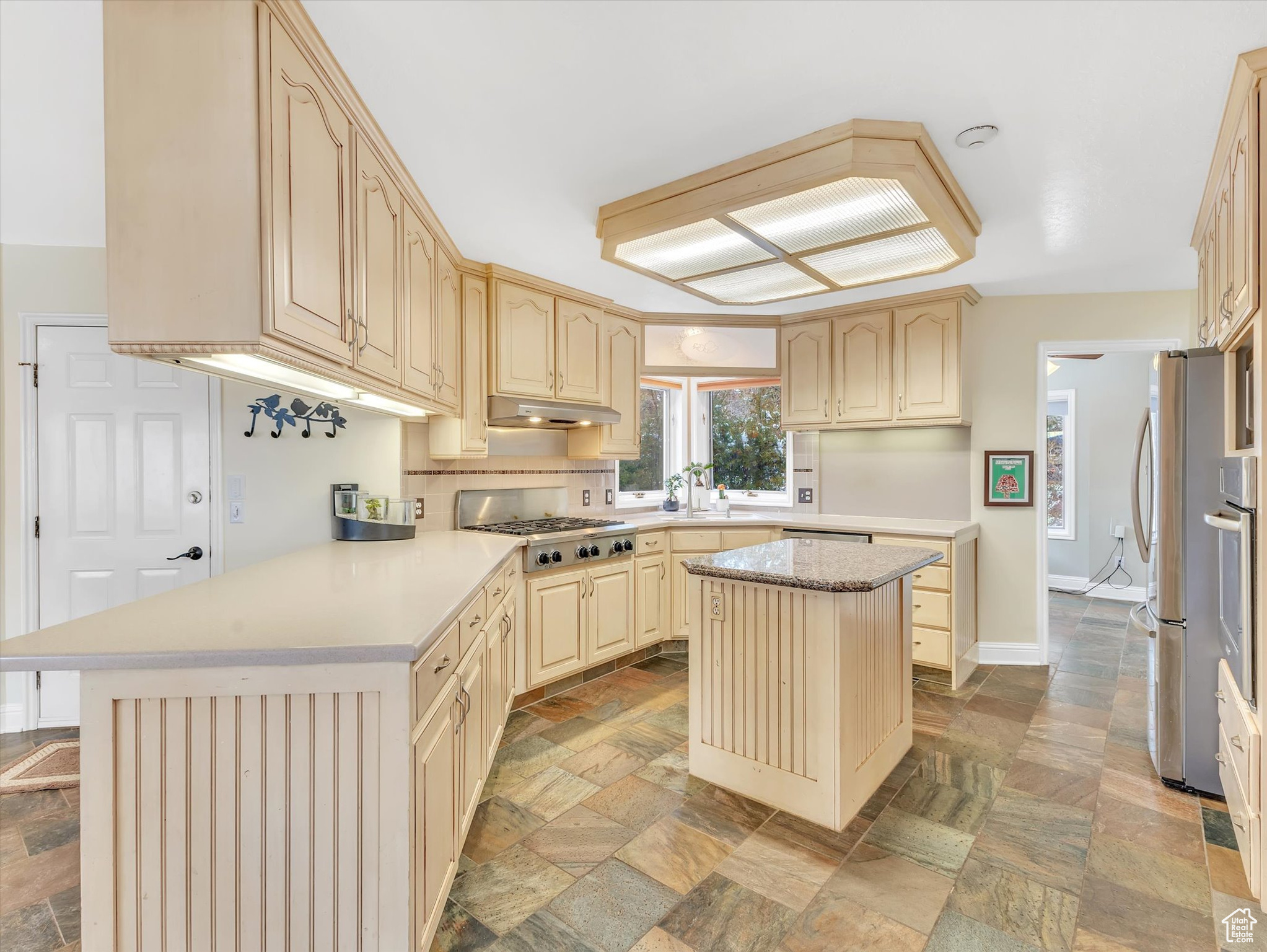 2717 E MORAINE CIR