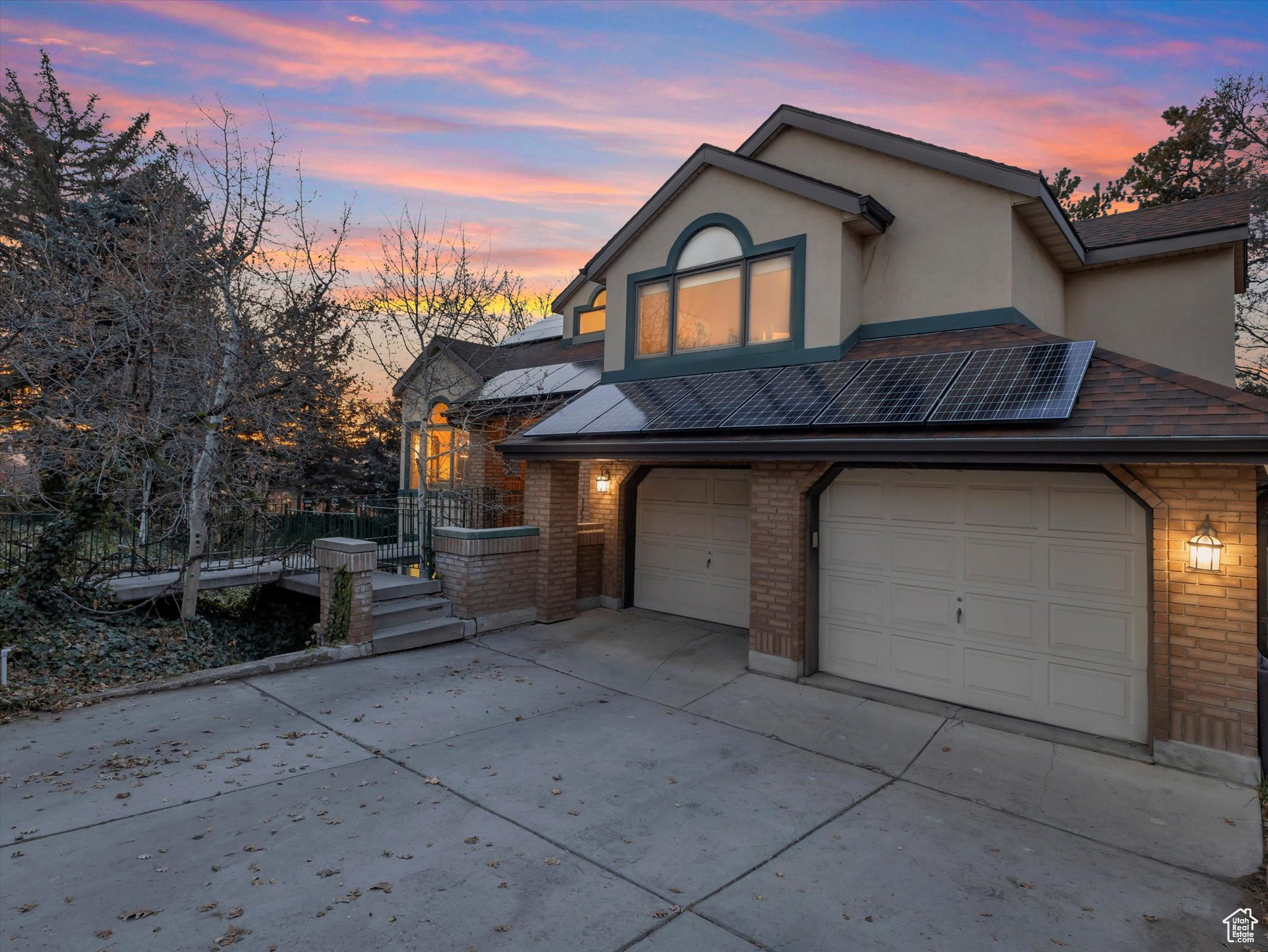 2717 E MORAINE CIR
