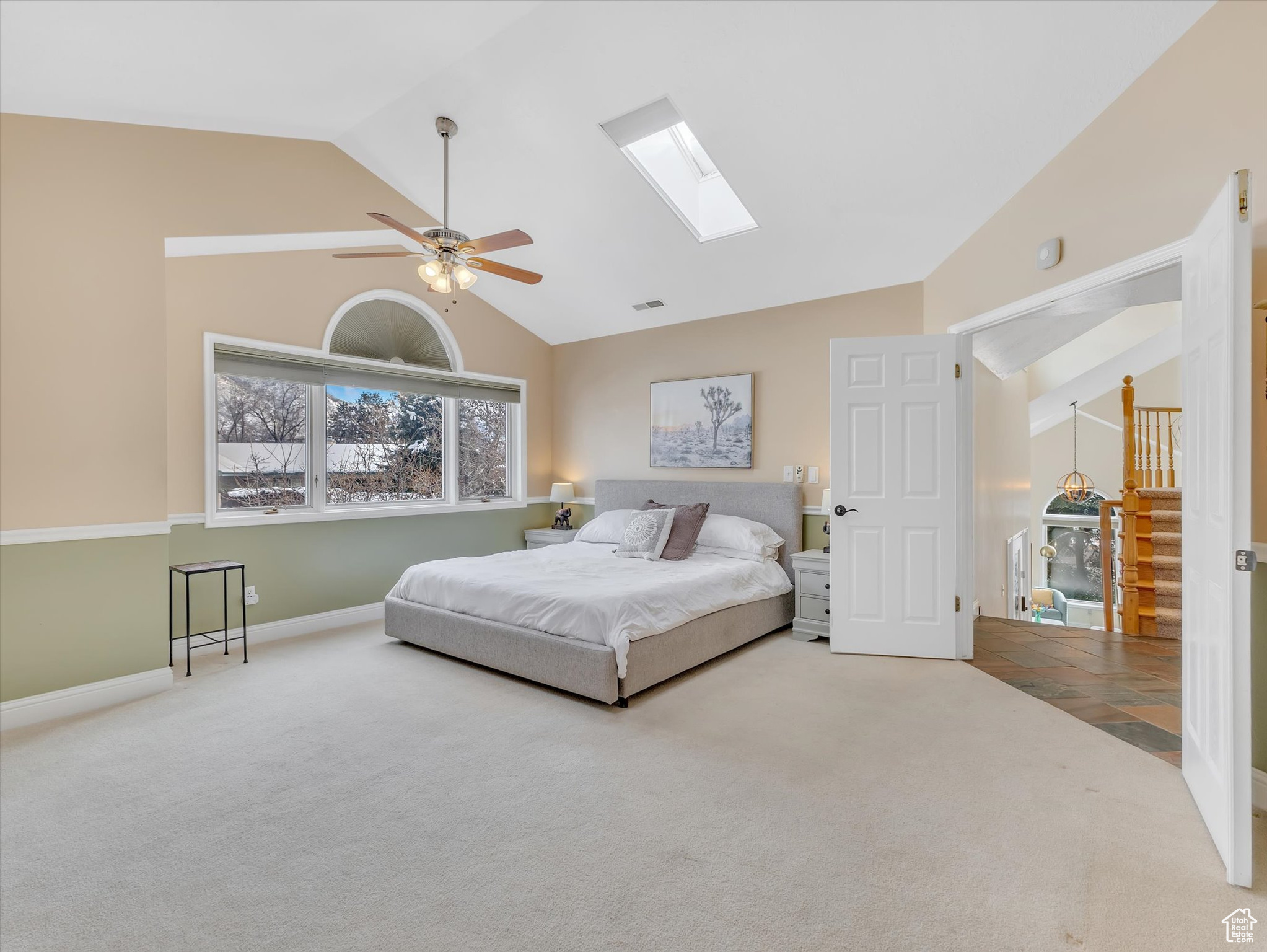 2717 E MORAINE CIR