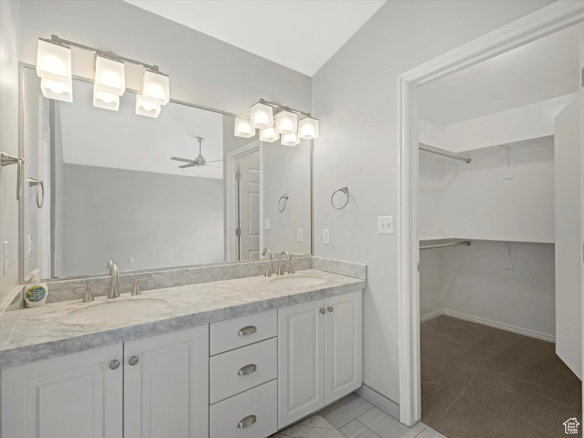 7814 S DOUGLAS FIR CV