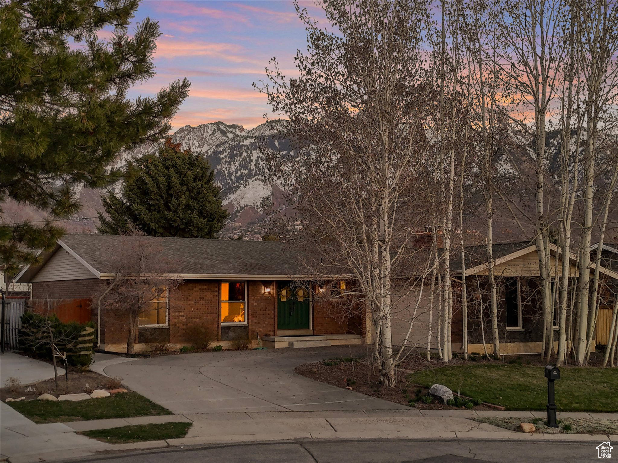 3803 S ARNETT CIR
