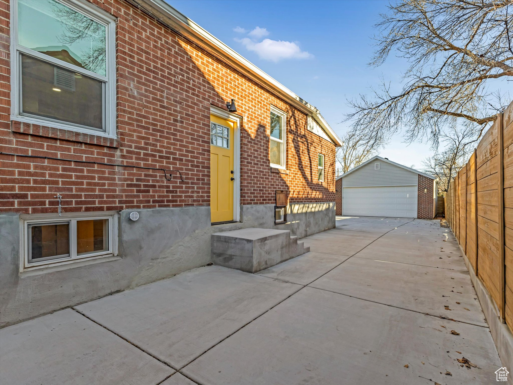 1626 E WILSON AVE