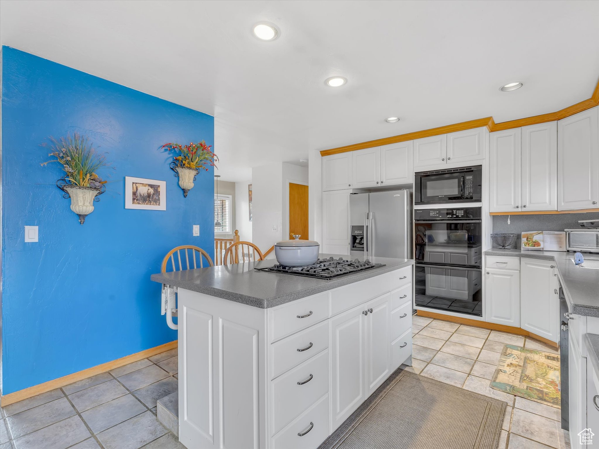 961 E HYLAND LAKE