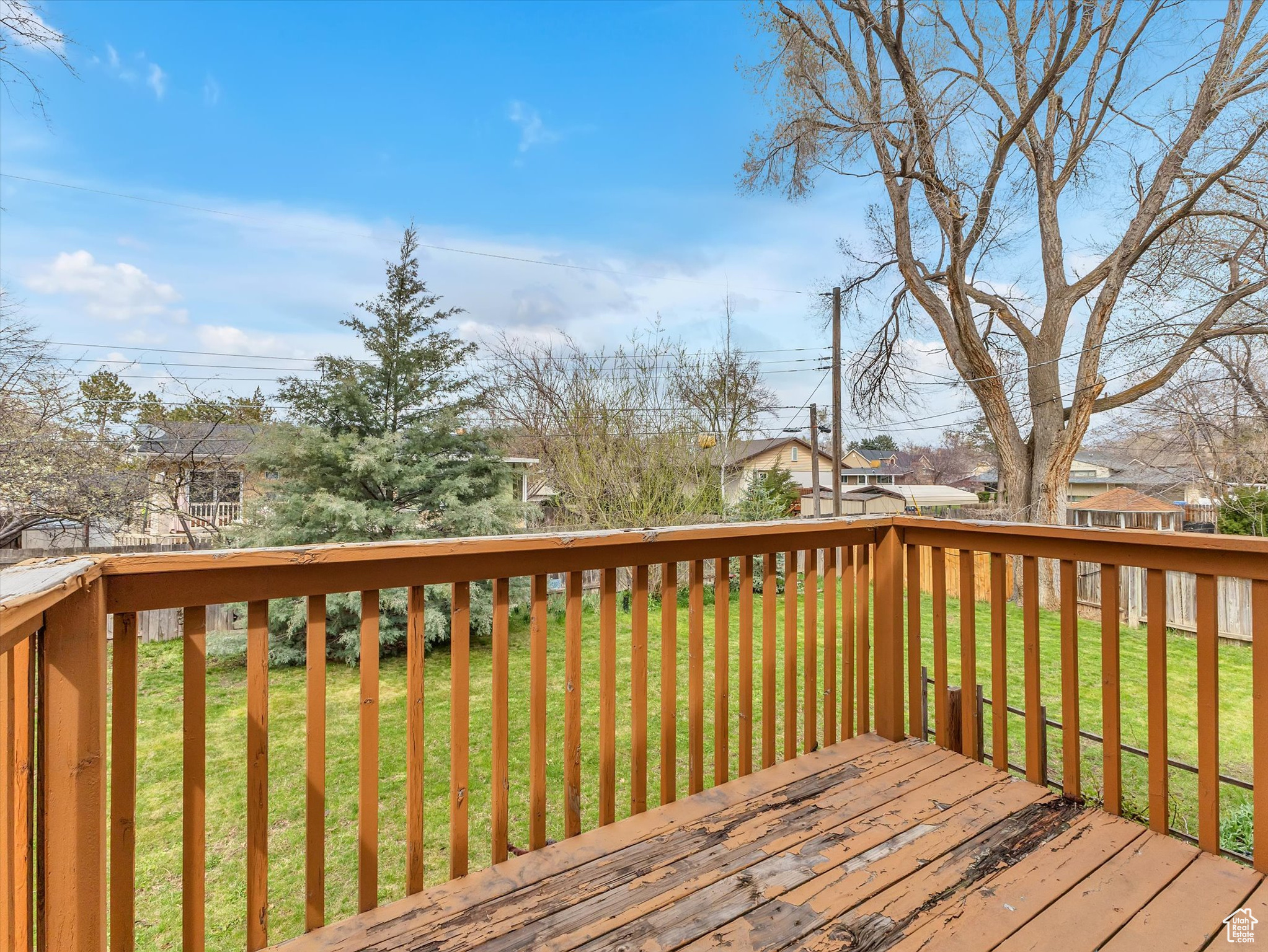 961 E HYLAND LAKE