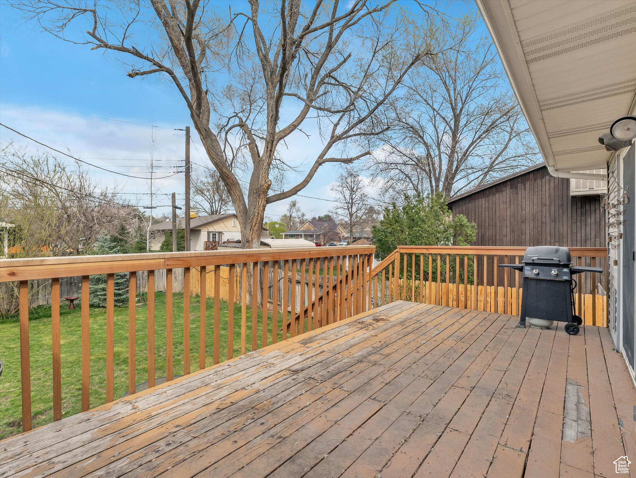 961 E HYLAND LAKE