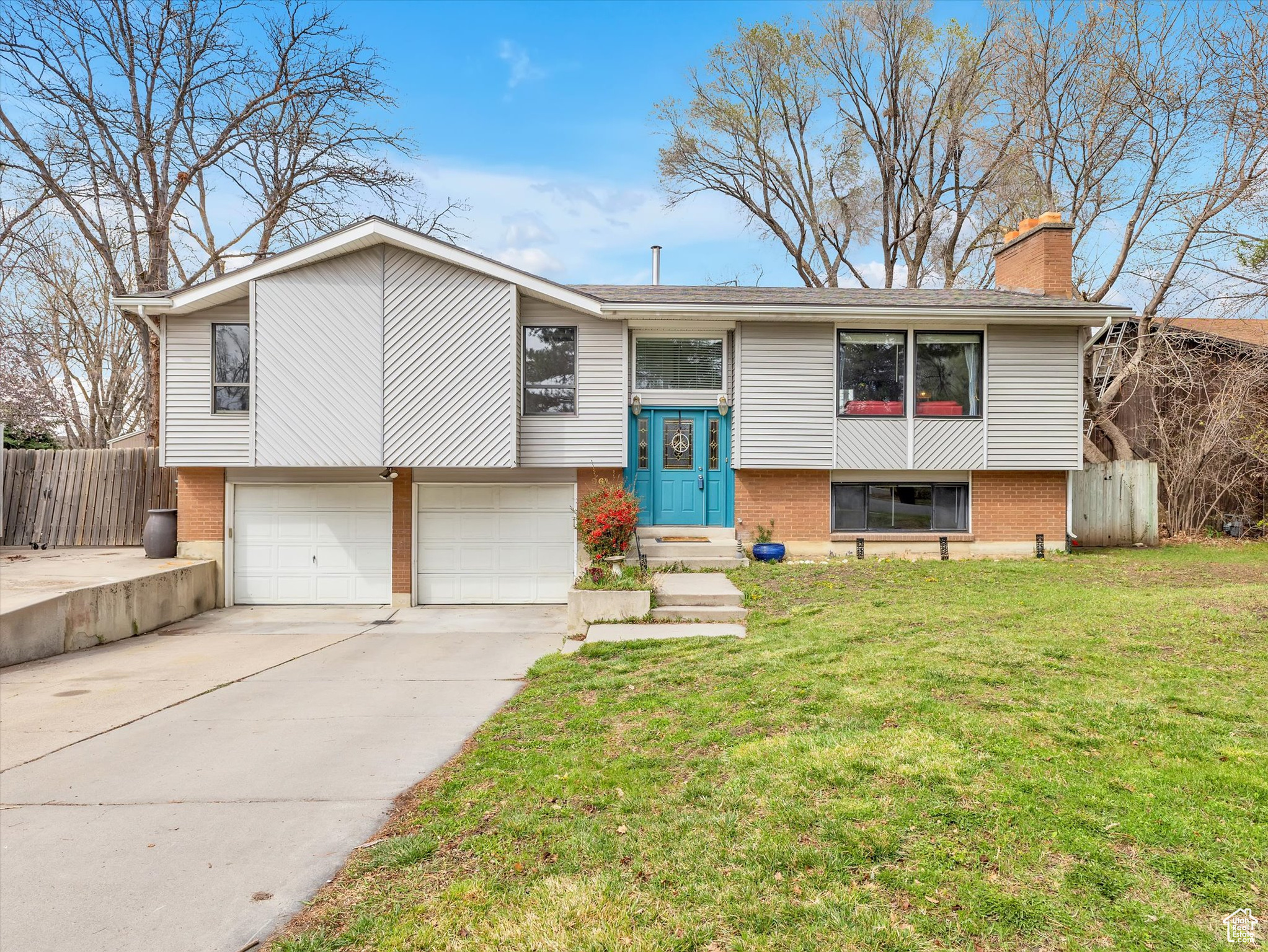 961 E HYLAND LAKE