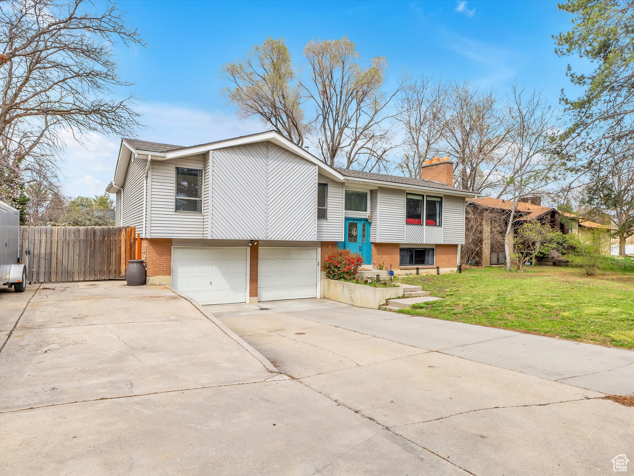961 E HYLAND LAKE