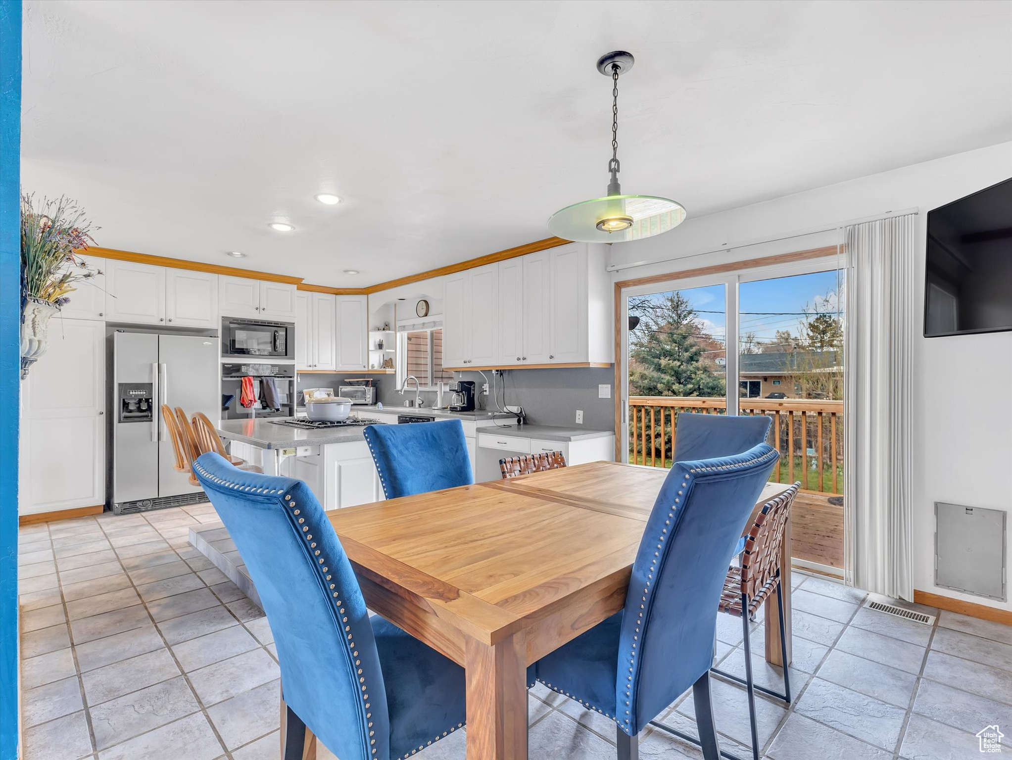 961 E HYLAND LAKE