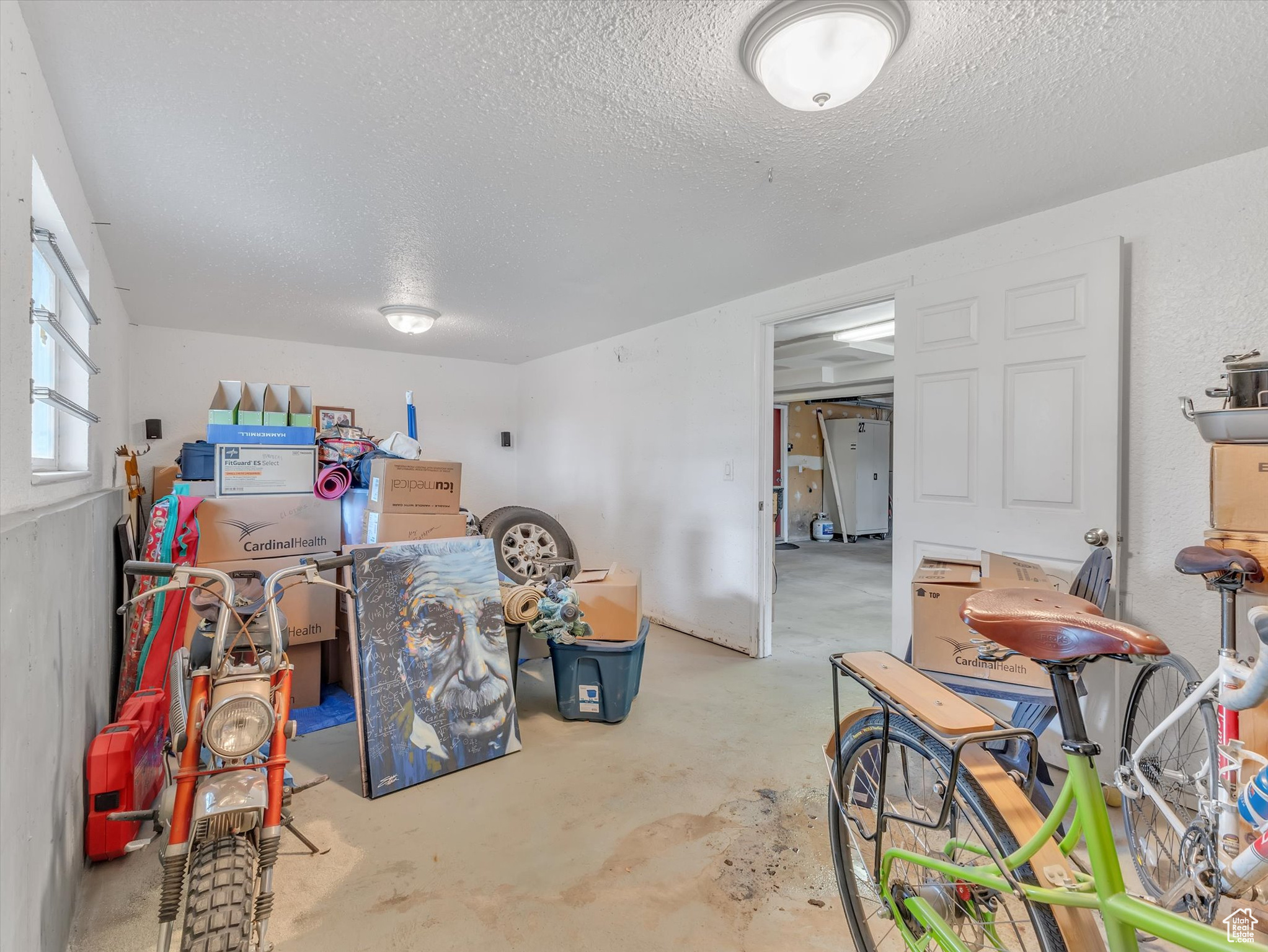 961 E HYLAND LAKE