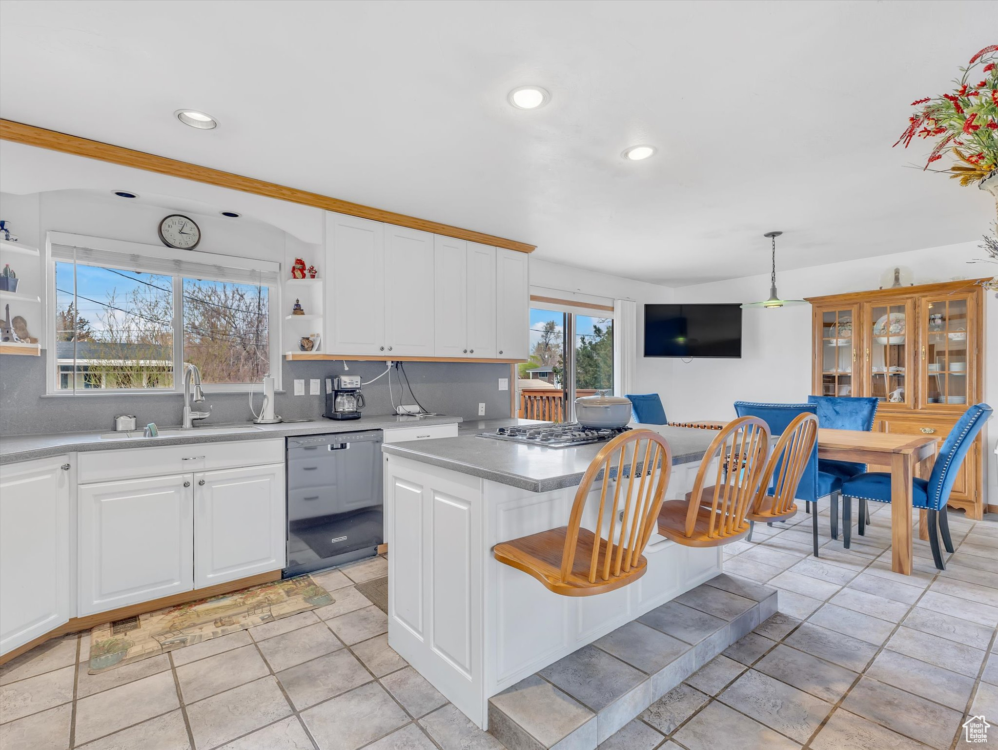 961 E HYLAND LAKE