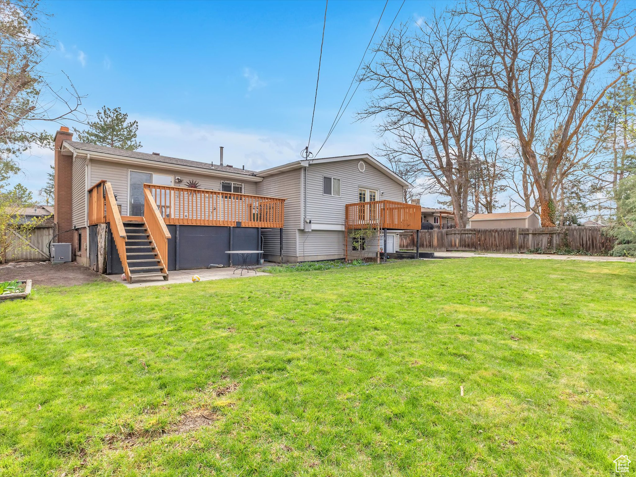 961 E HYLAND LAKE