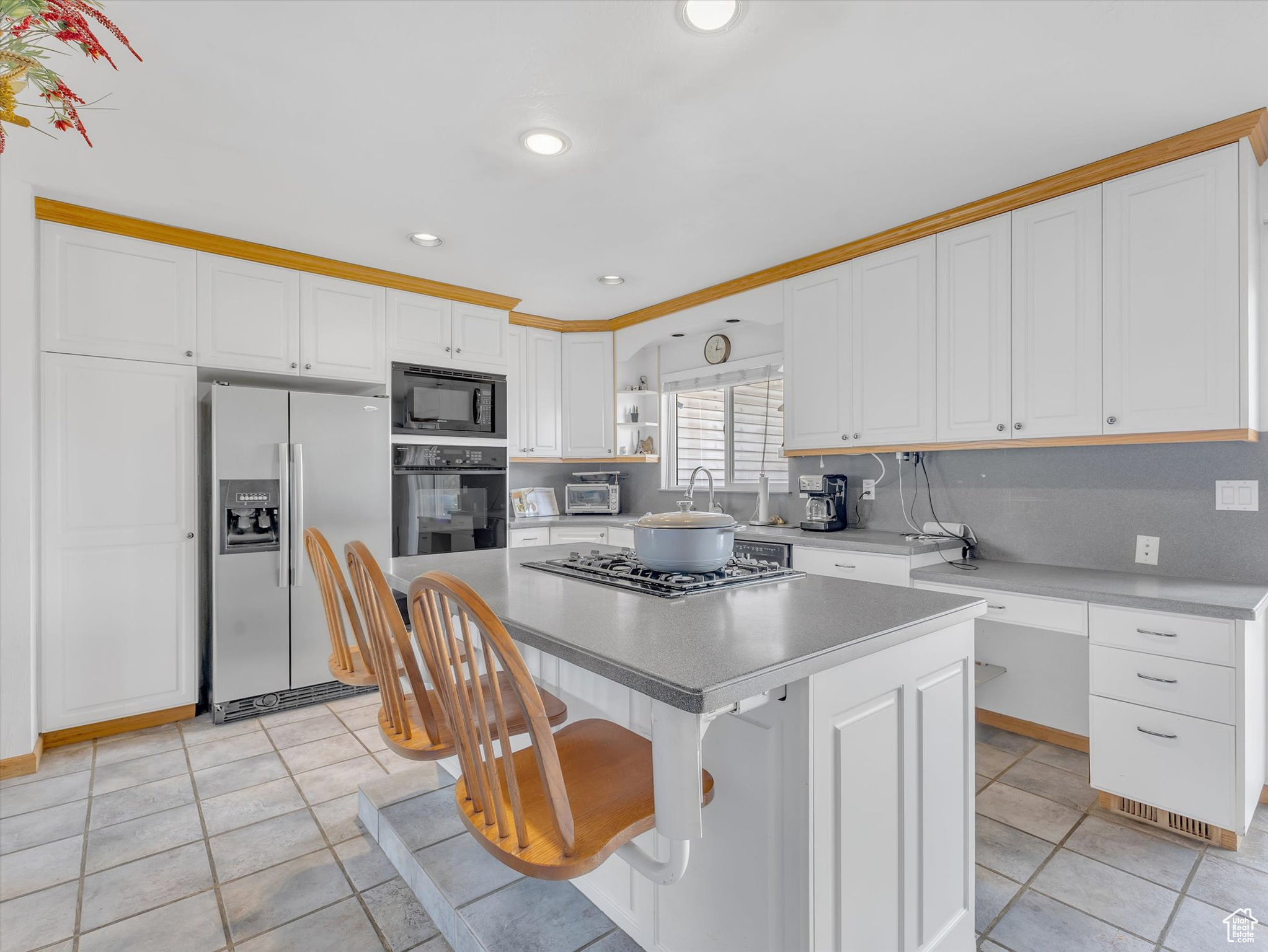 961 E HYLAND LAKE