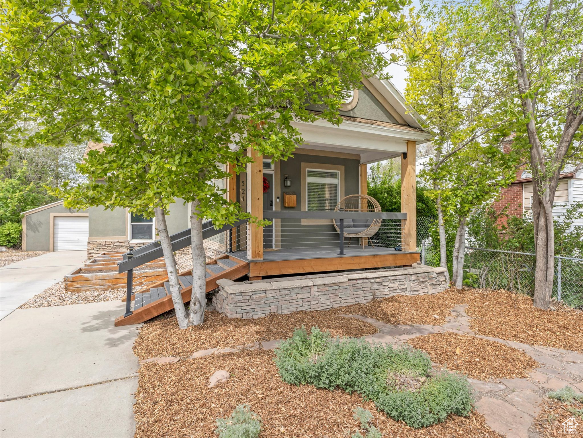 321 E HAMPTON AVE
