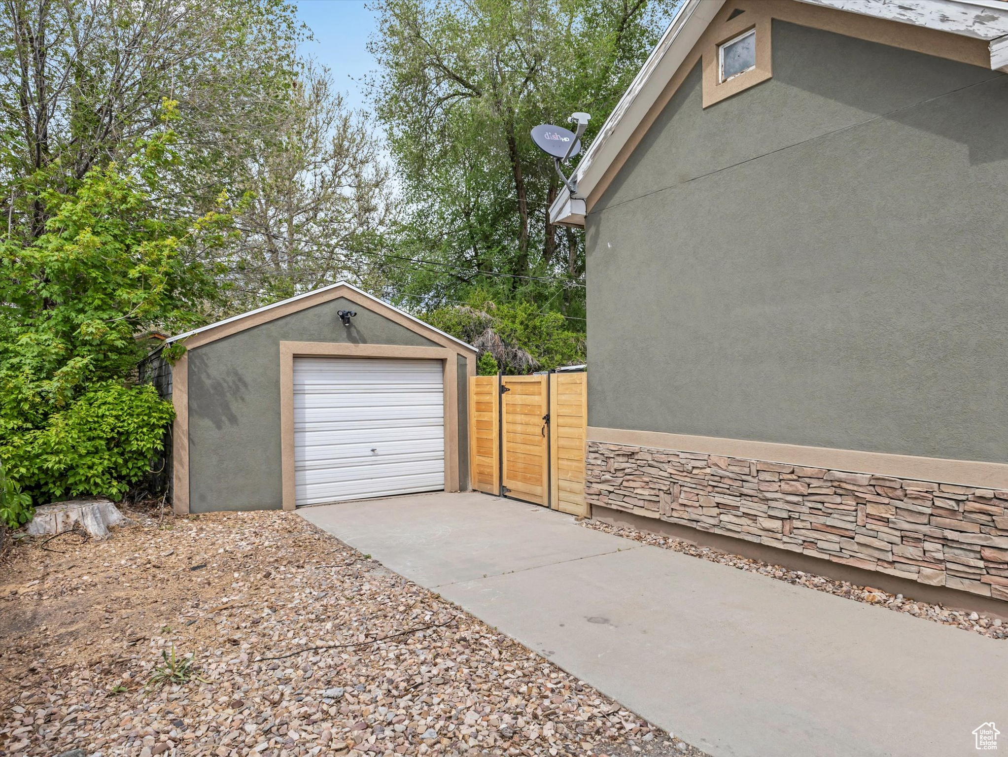 321 E HAMPTON AVE