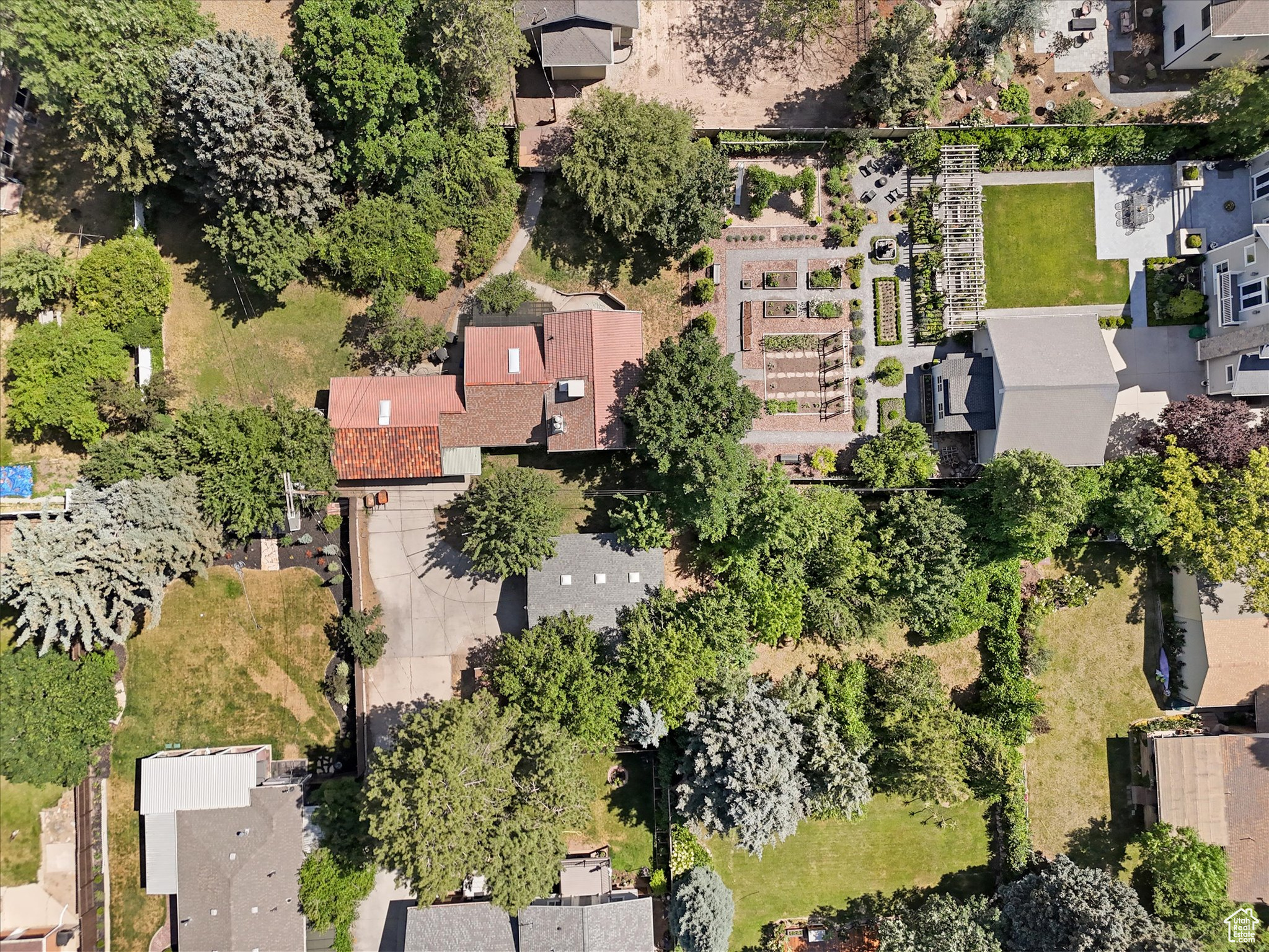 2184 E BENDAMERE CIR