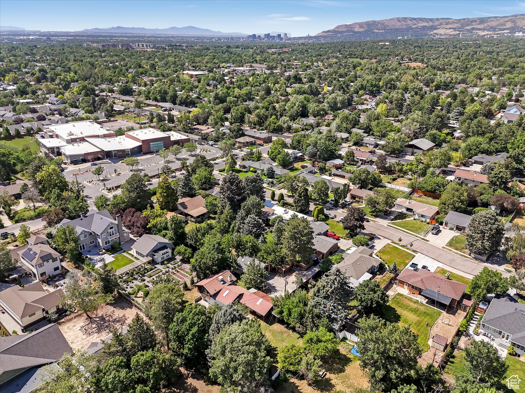 2184 E BENDAMERE CIR