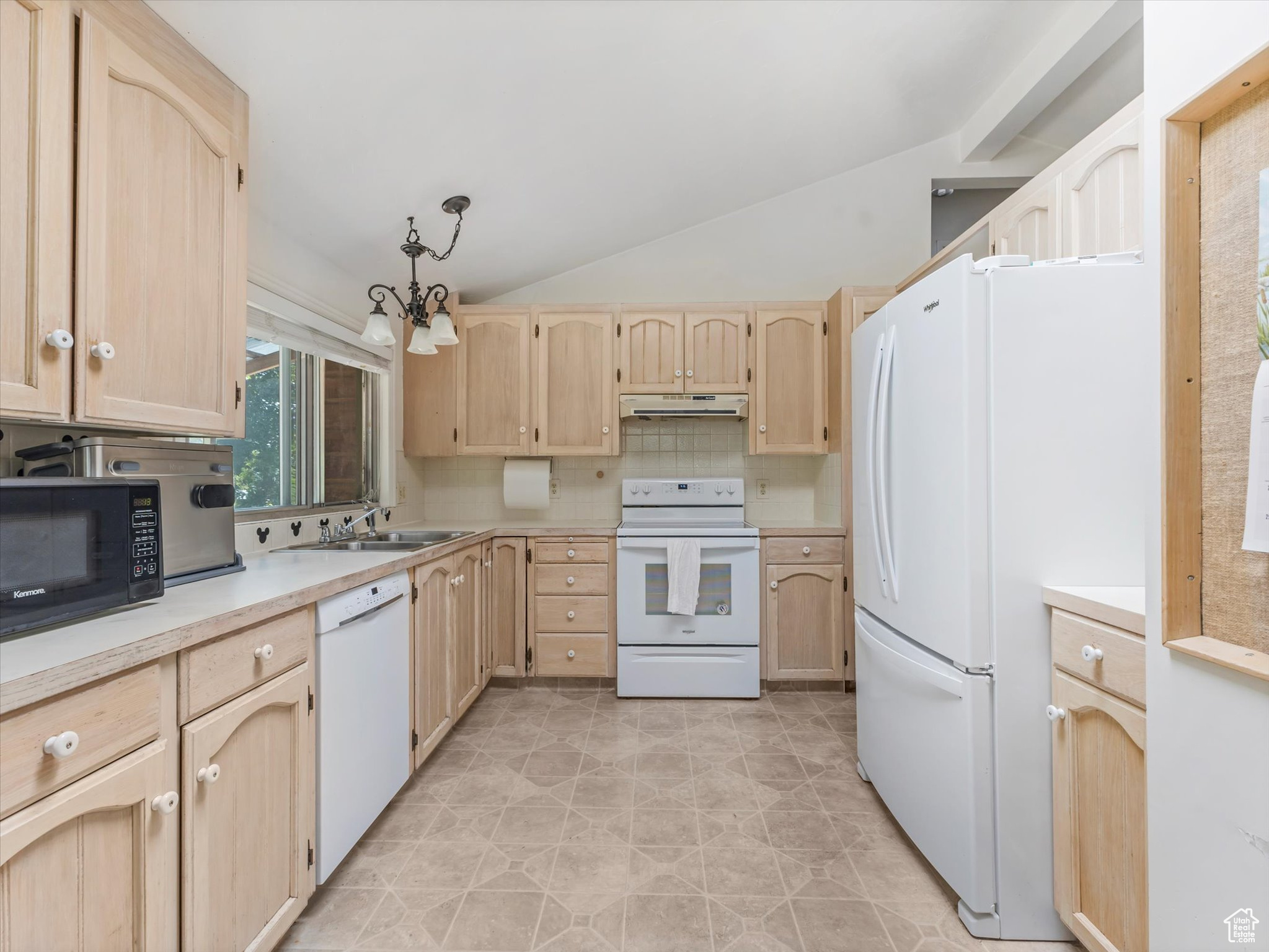 2184 E BENDAMERE CIR