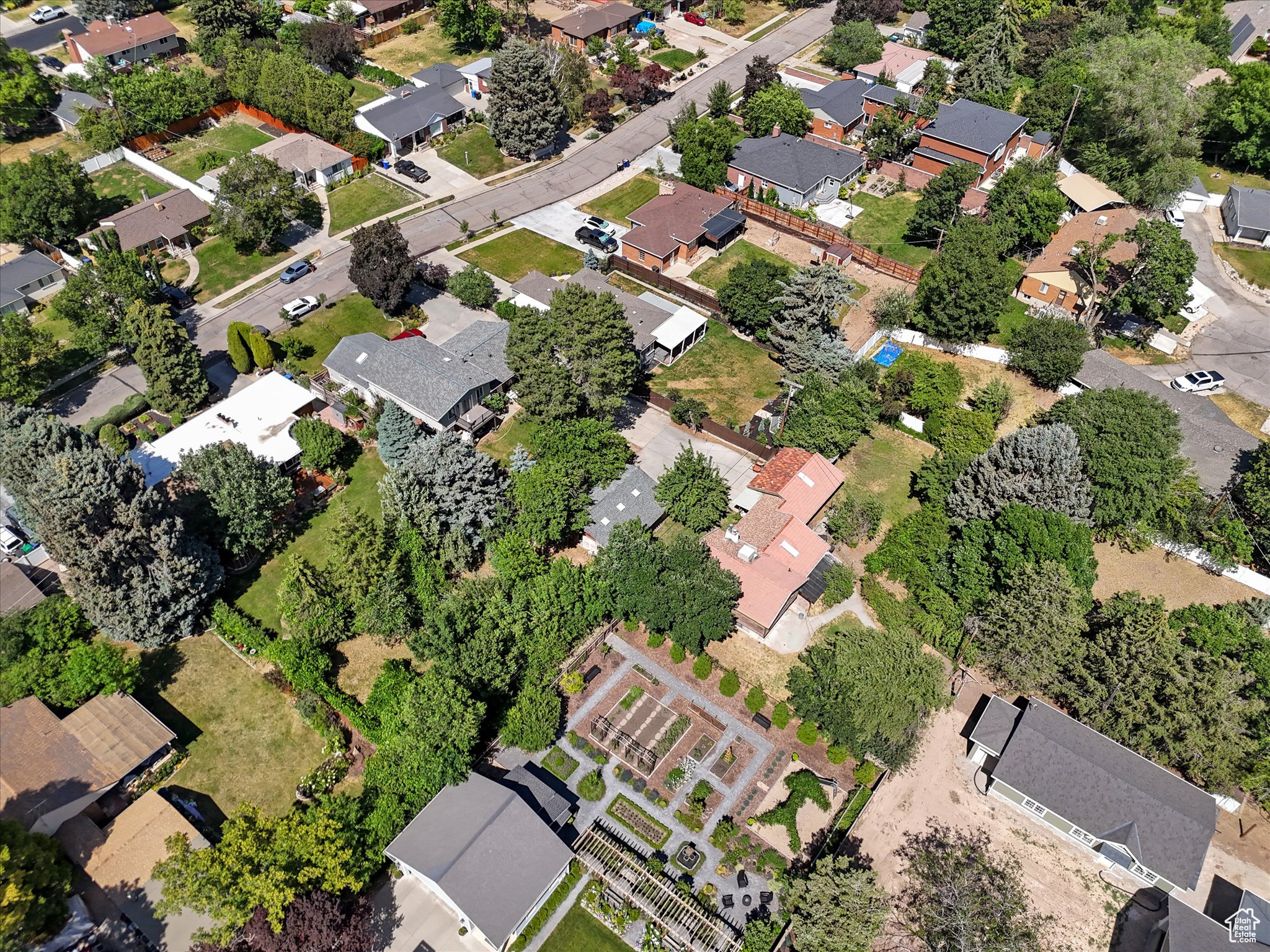 2184 E BENDAMERE CIR