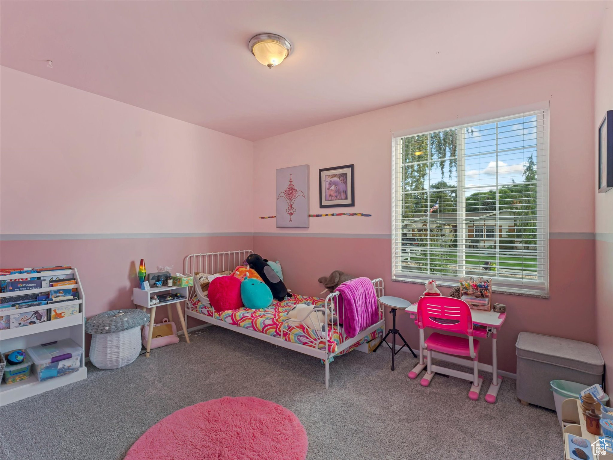 887 E CHARIOT DR