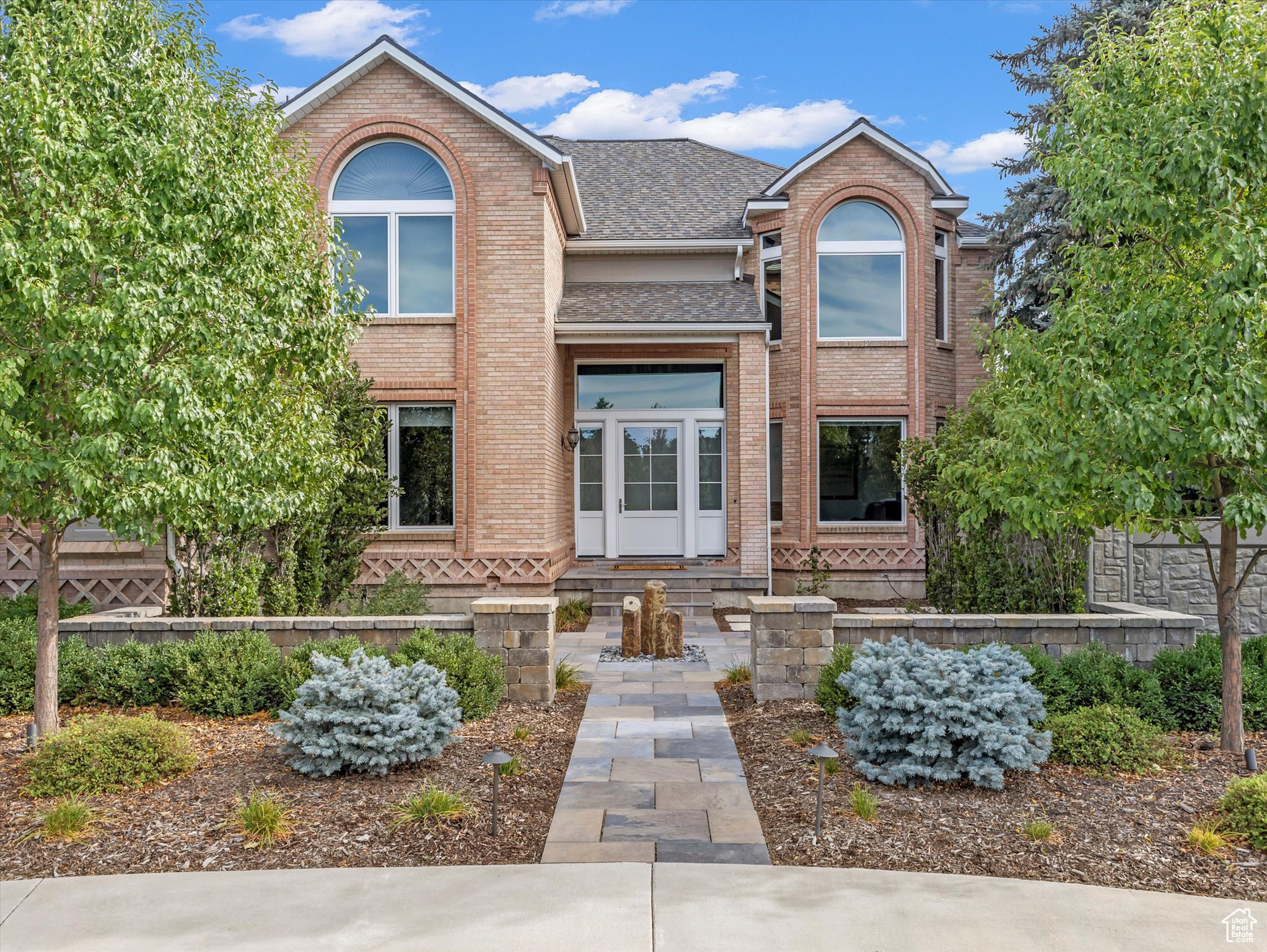 1 WANDERWOOD WAY