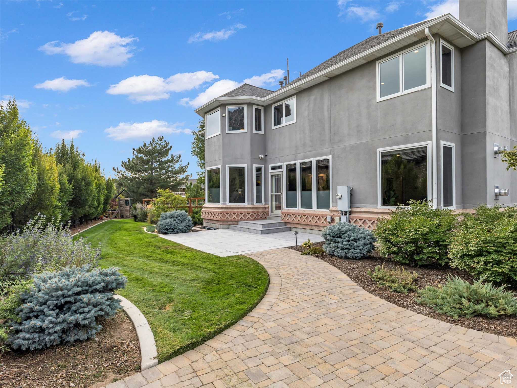 1 WANDERWOOD WAY
