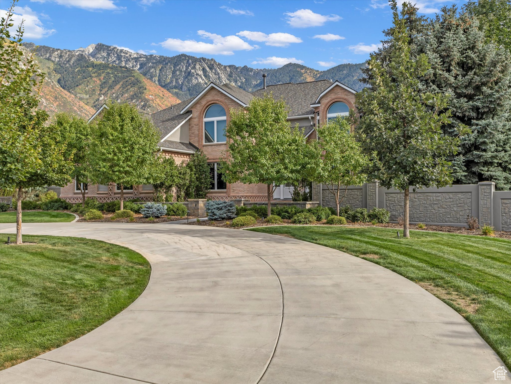 1 WANDERWOOD WAY