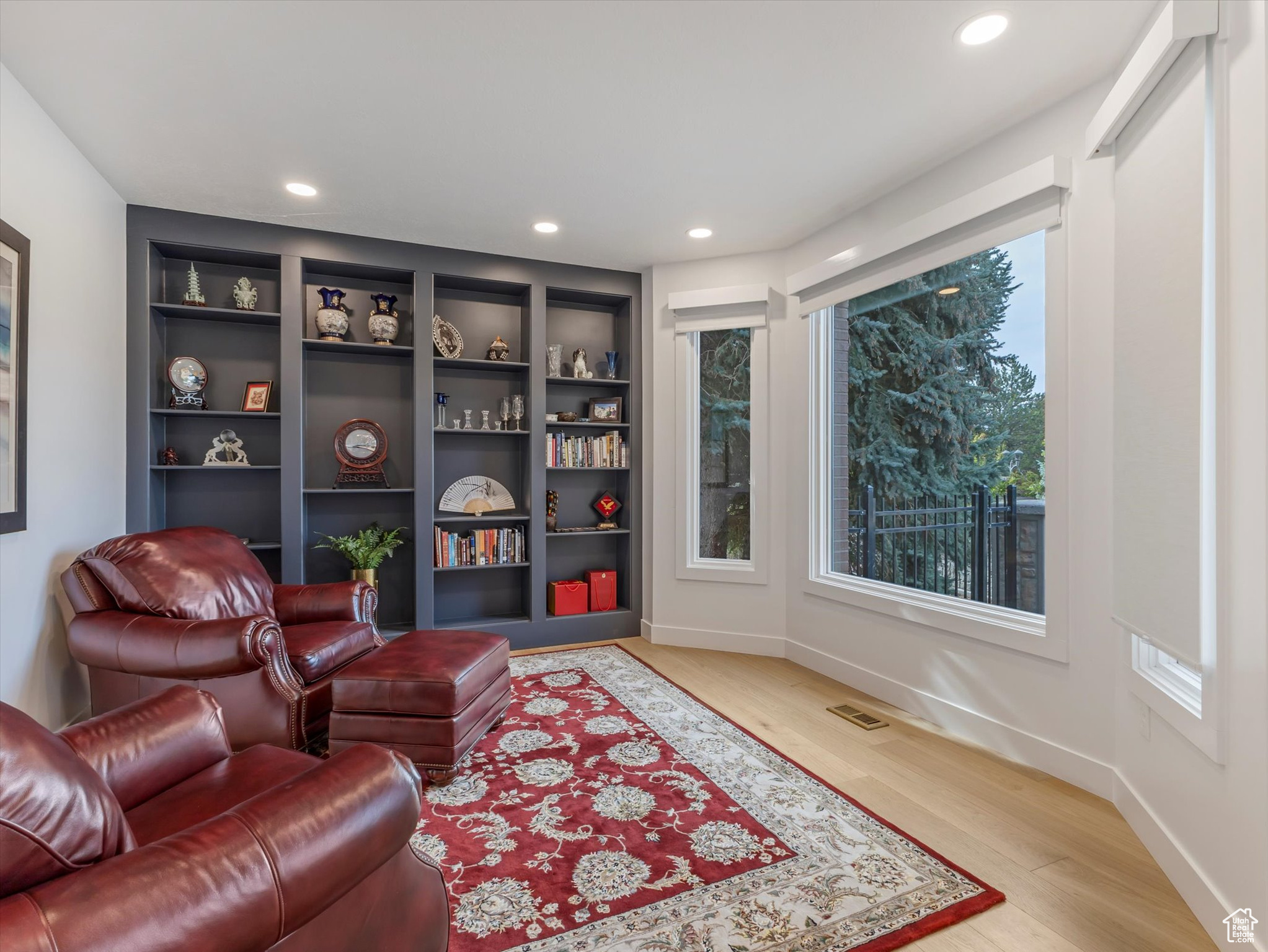 1 WANDERWOOD WAY