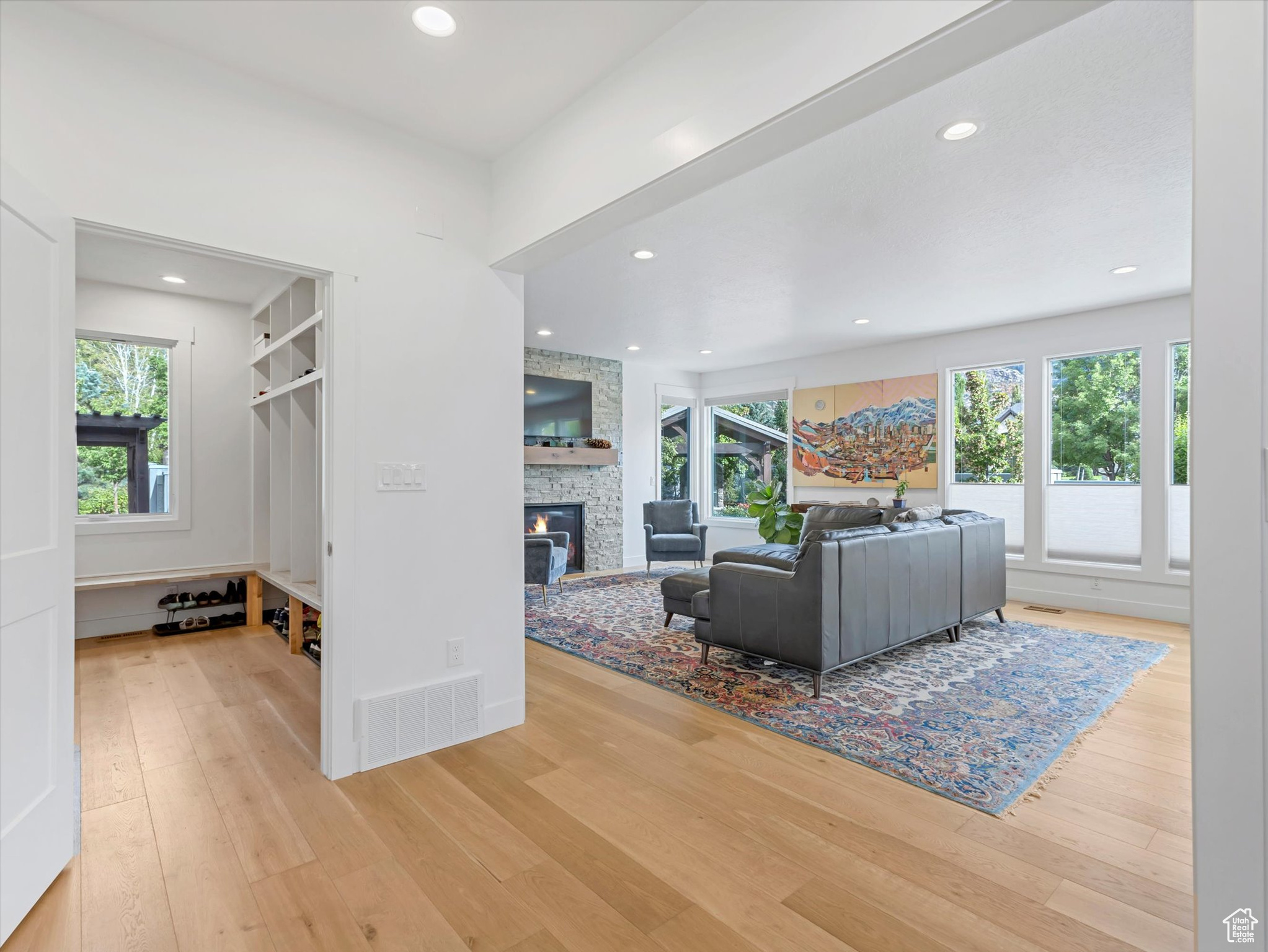 1 WANDERWOOD WAY