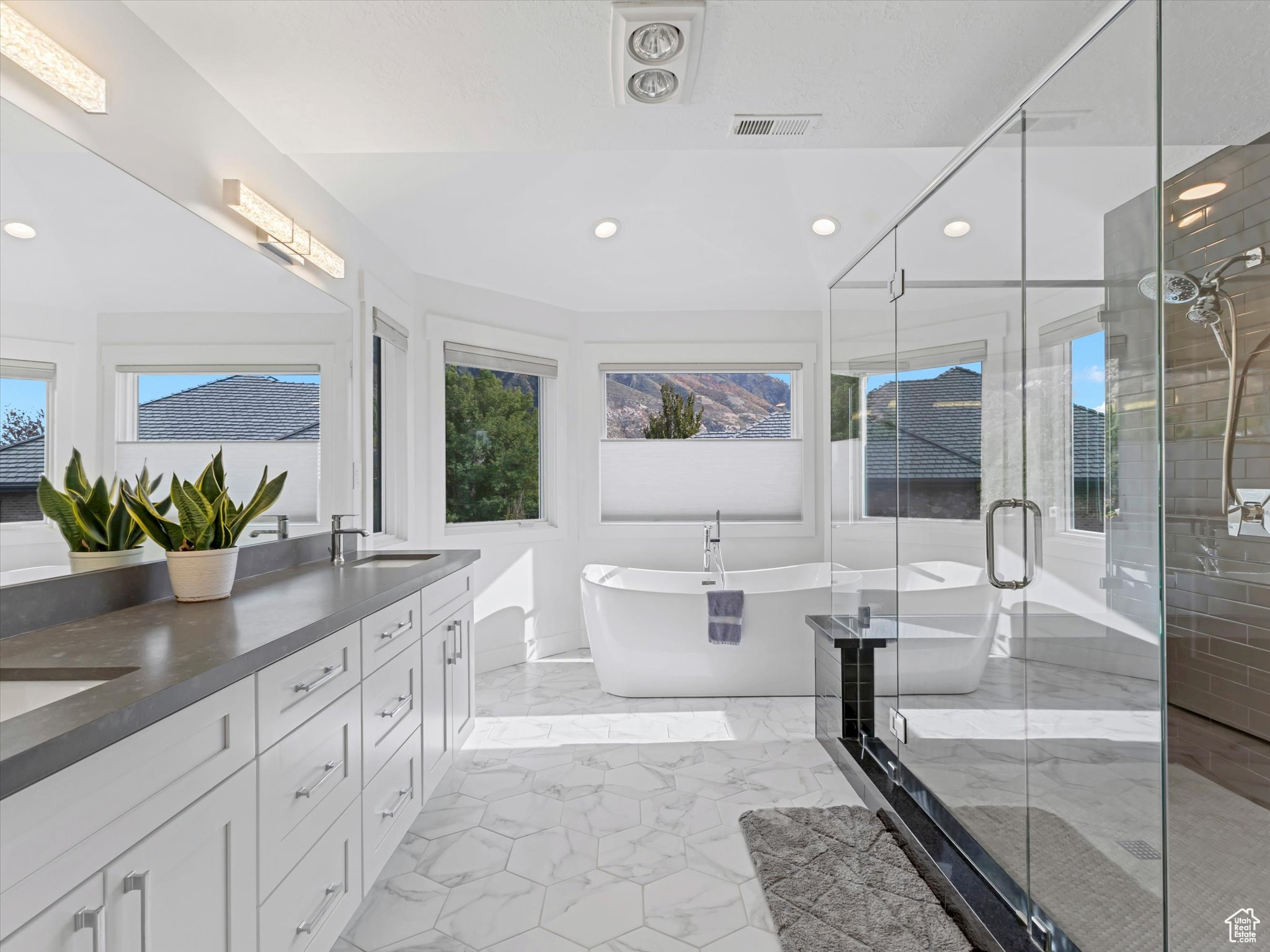 1 WANDERWOOD WAY