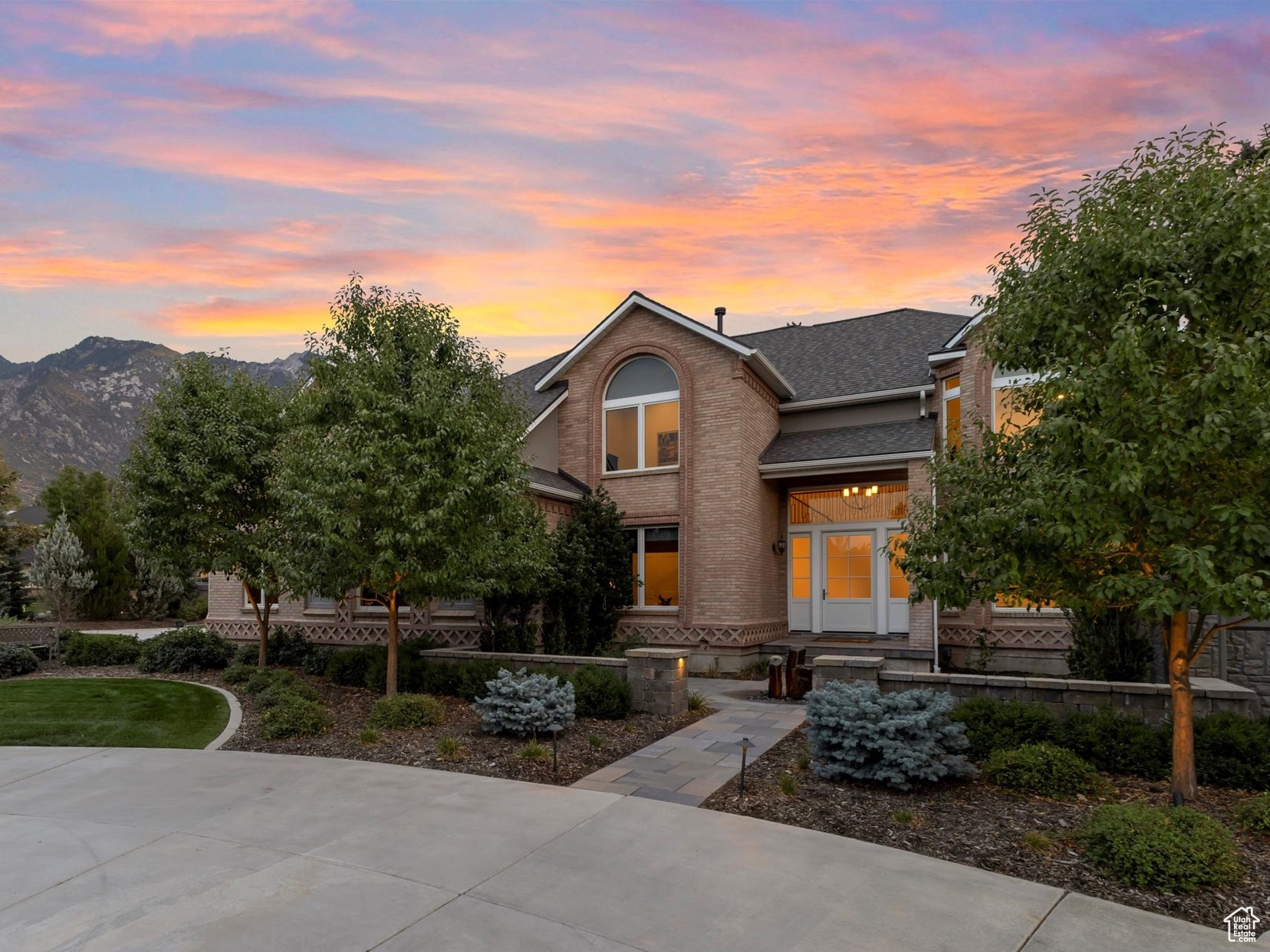 1 WANDERWOOD WAY