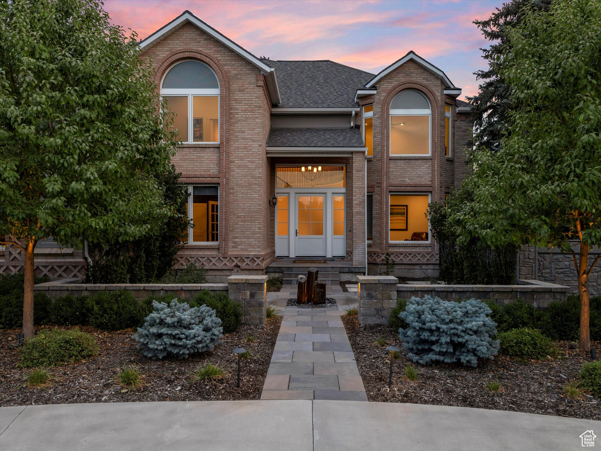 1 WANDERWOOD WAY