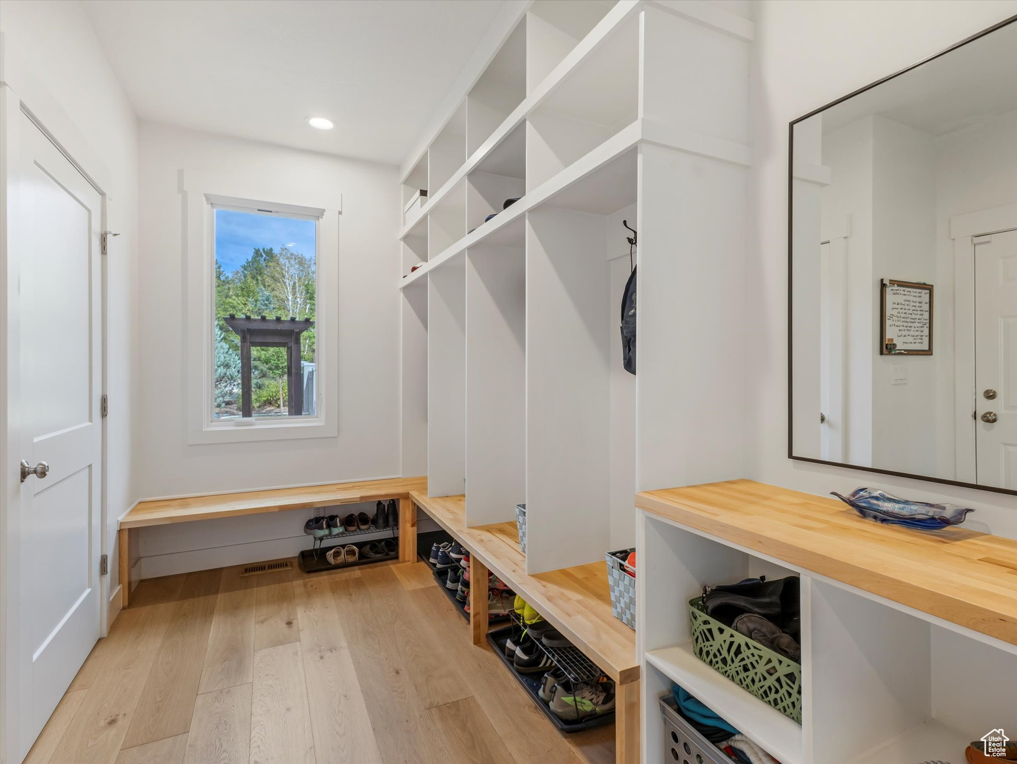 1 WANDERWOOD WAY