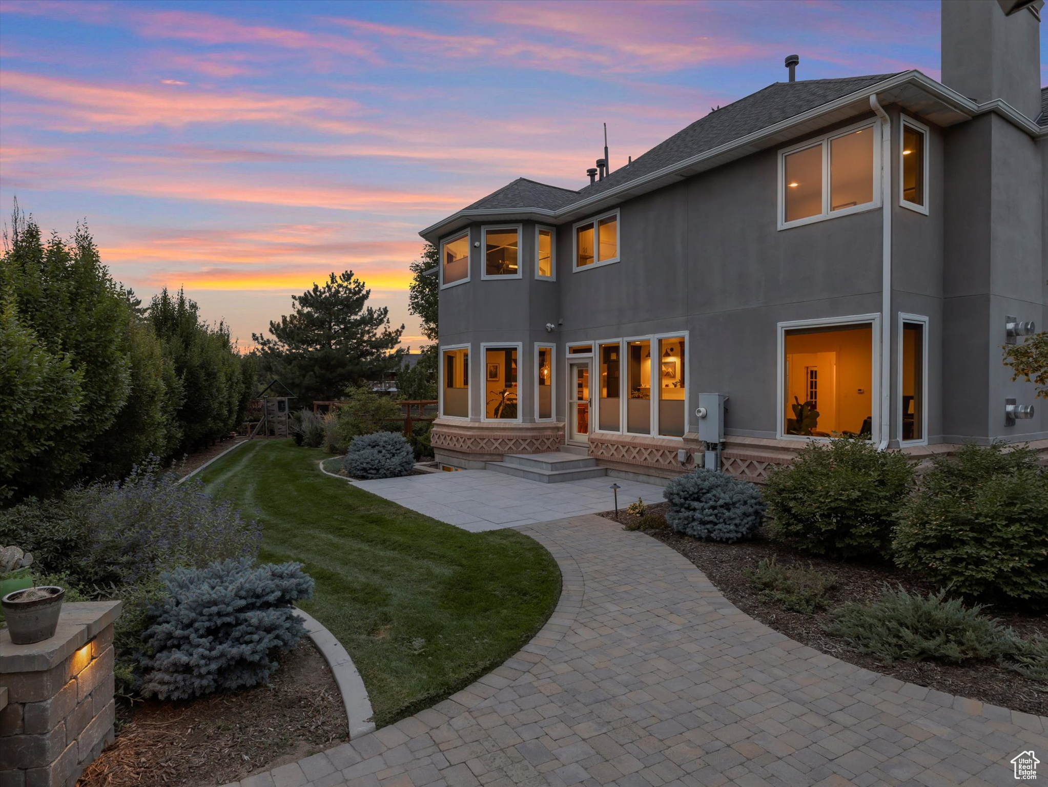 1 WANDERWOOD WAY