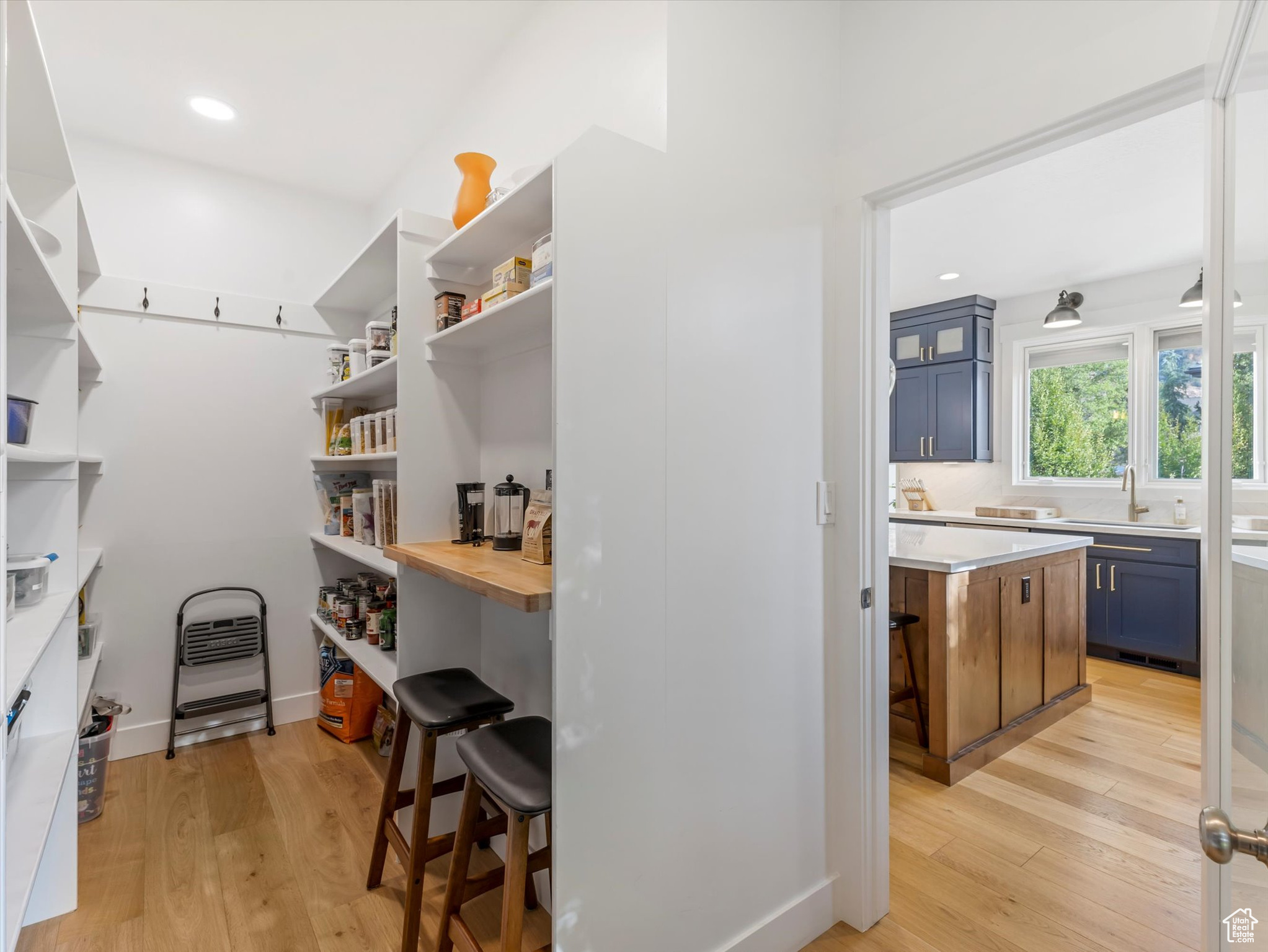 1 WANDERWOOD WAY