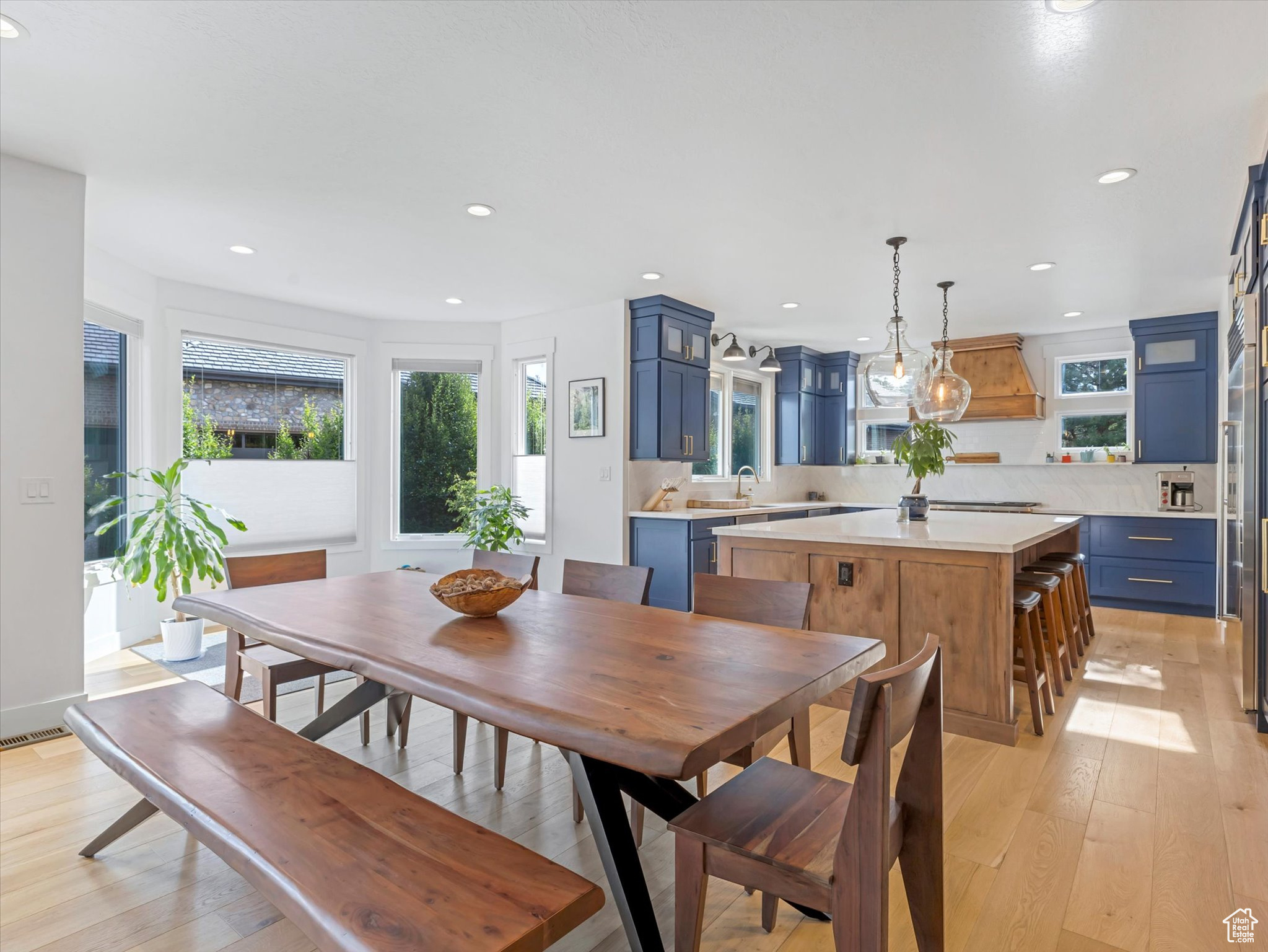 1 WANDERWOOD WAY