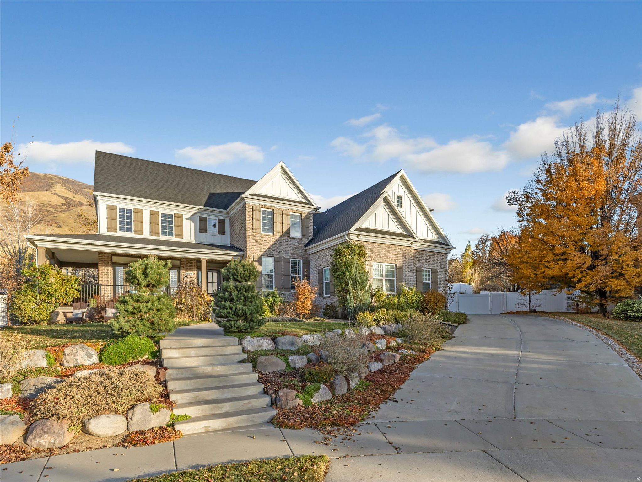 1694 E APPLE ORCHARD CT