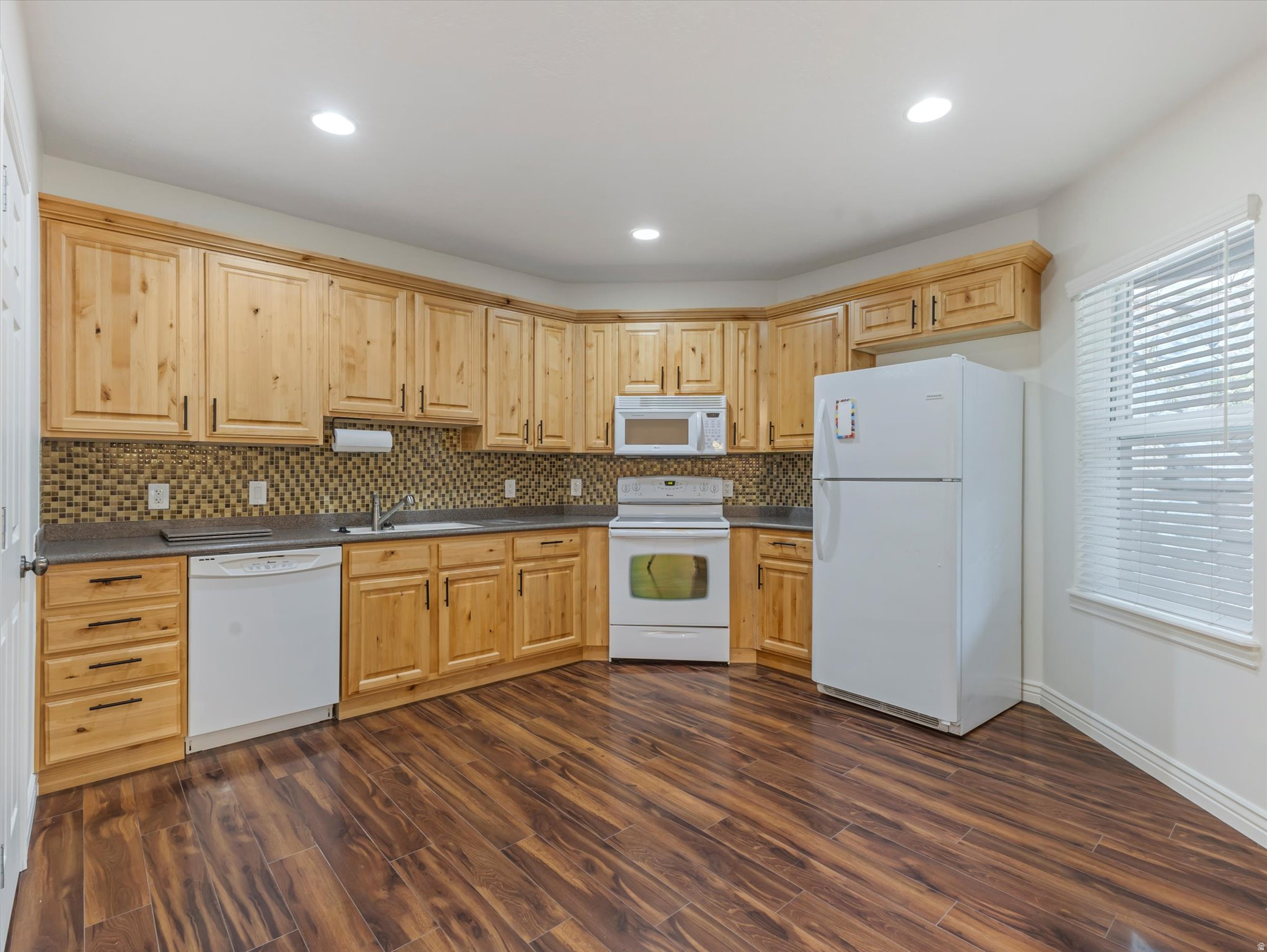 1694 E APPLE ORCHARD CT