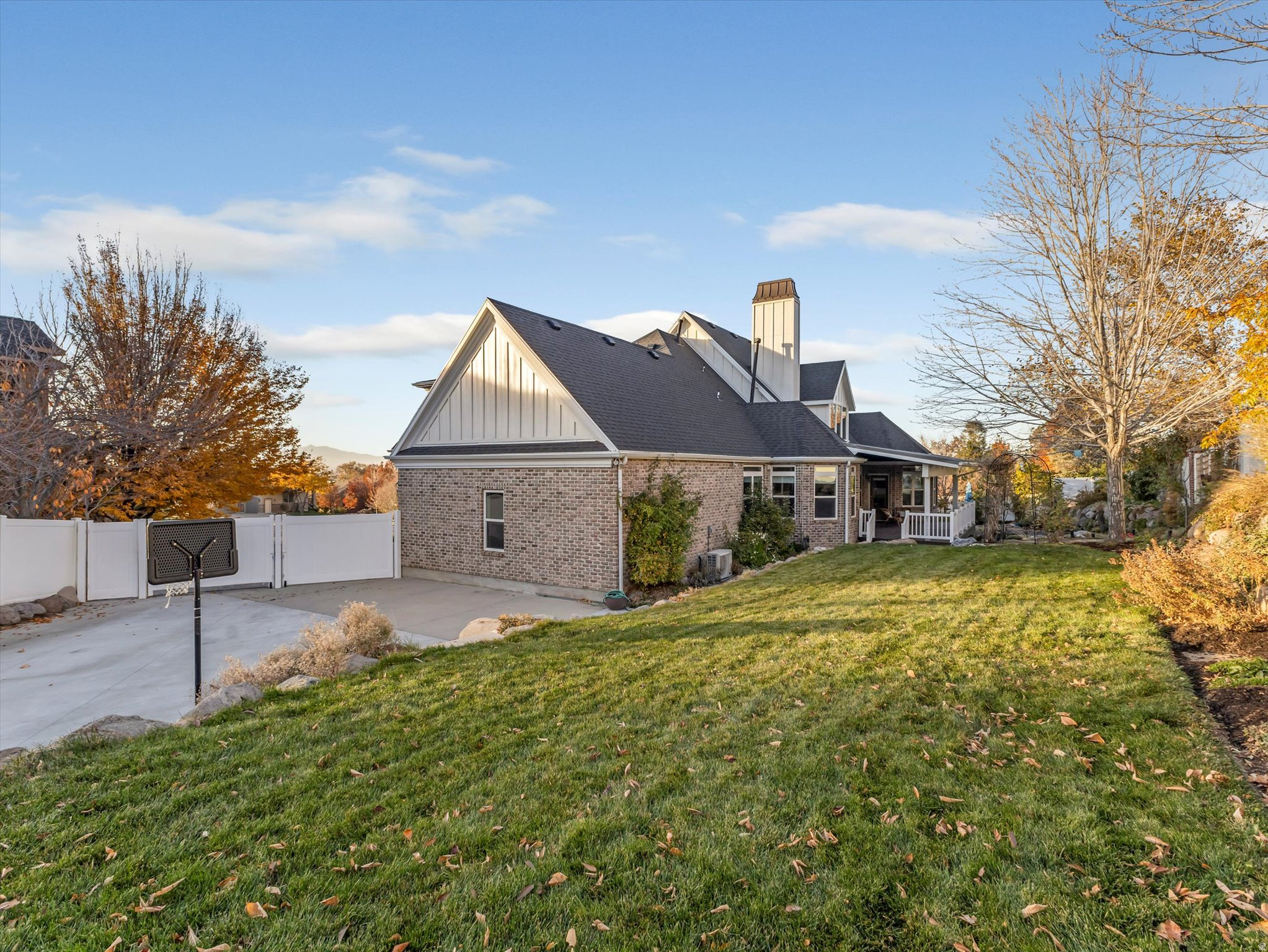 1694 E APPLE ORCHARD CT