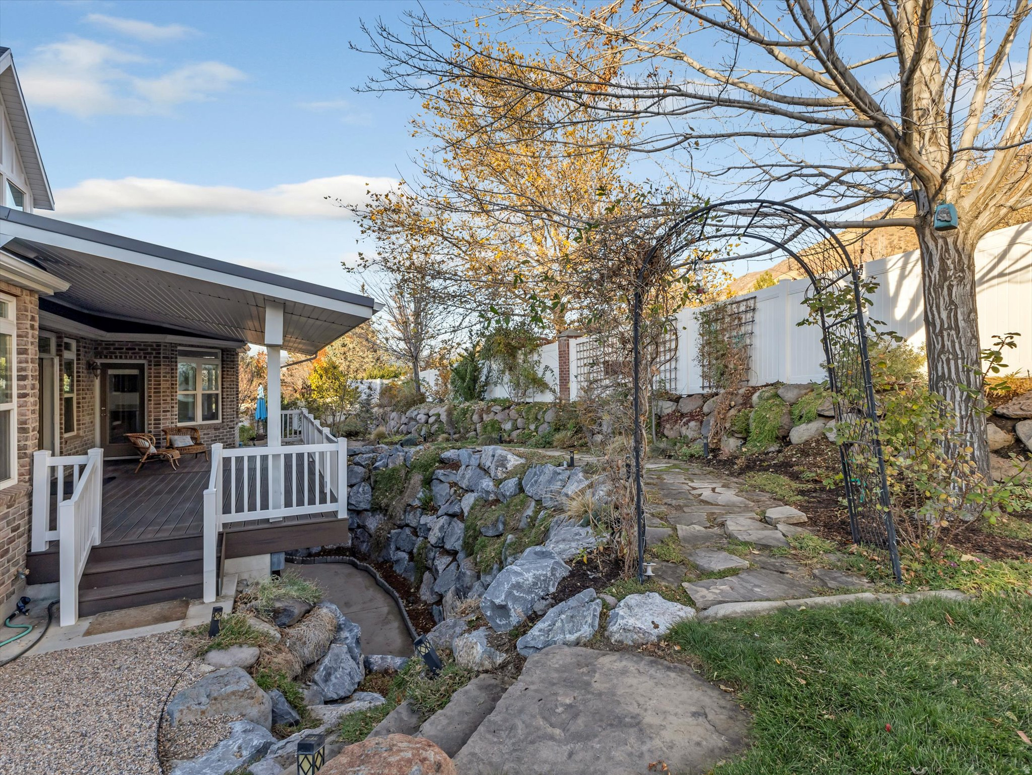 1694 E APPLE ORCHARD CT
