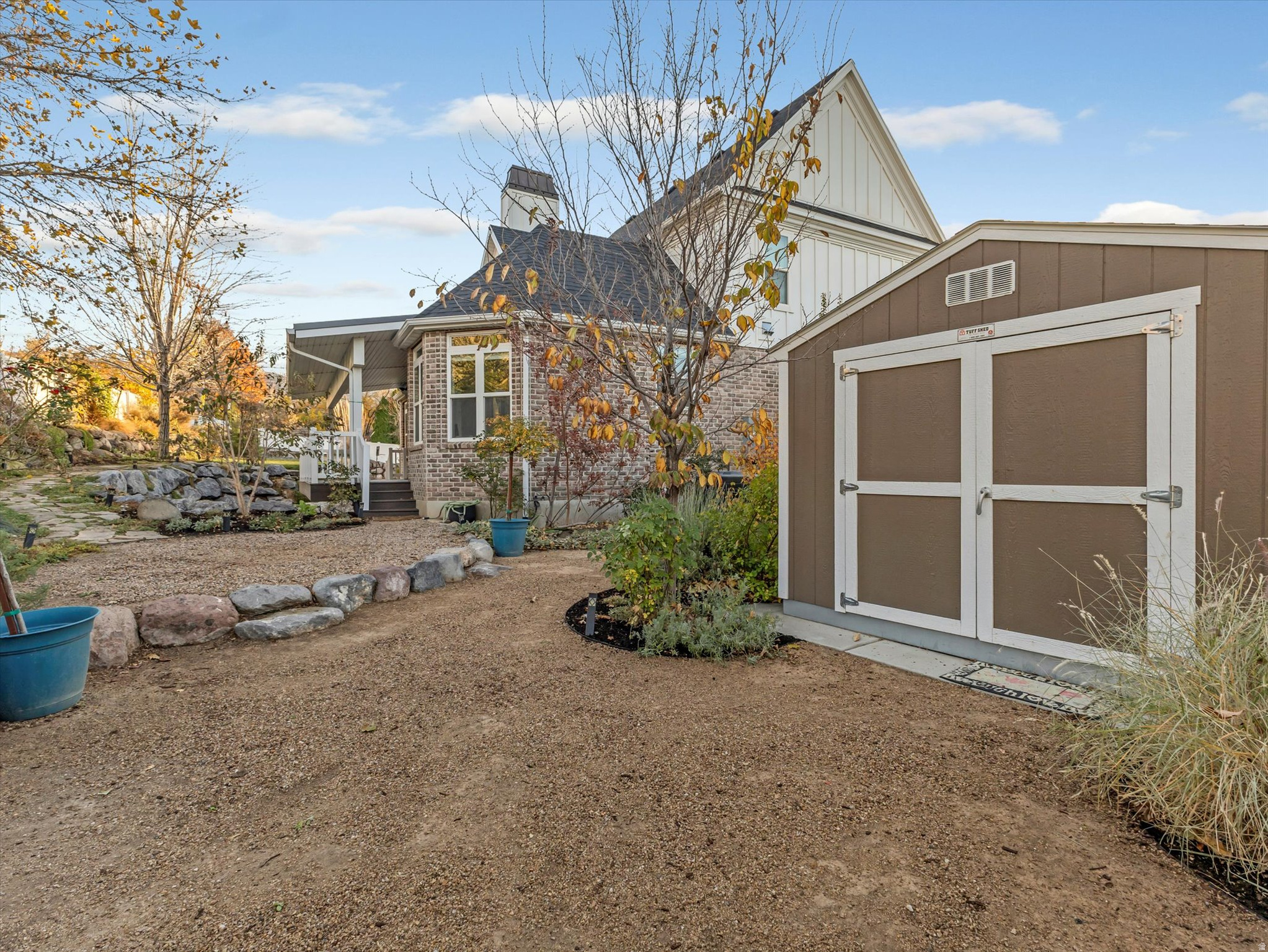 1694 E APPLE ORCHARD CT