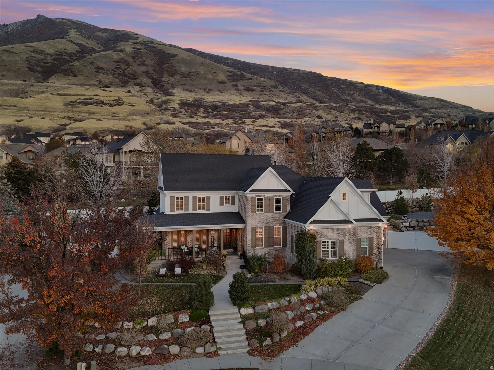 1694 E APPLE ORCHARD CT