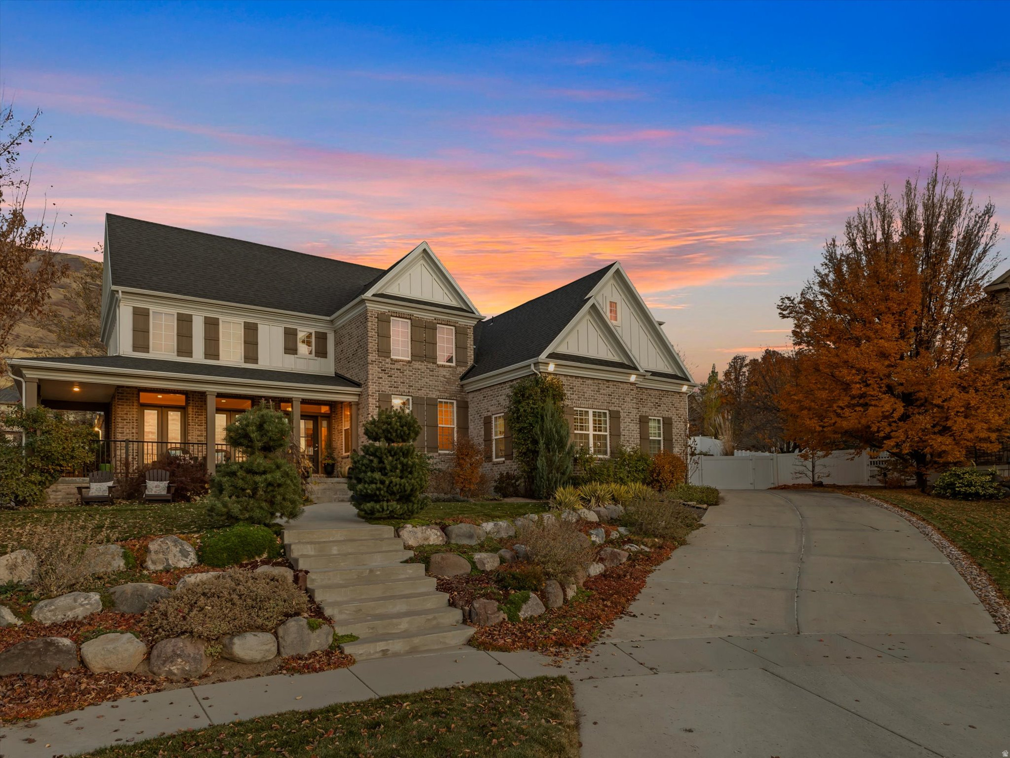 1694 E APPLE ORCHARD CT